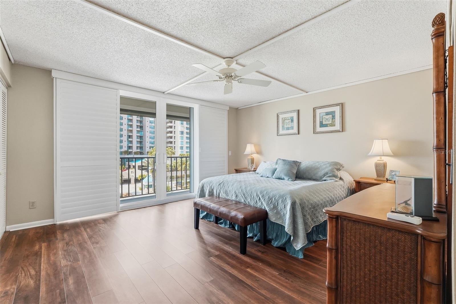 THE HARBOUR CONDOS - Residential