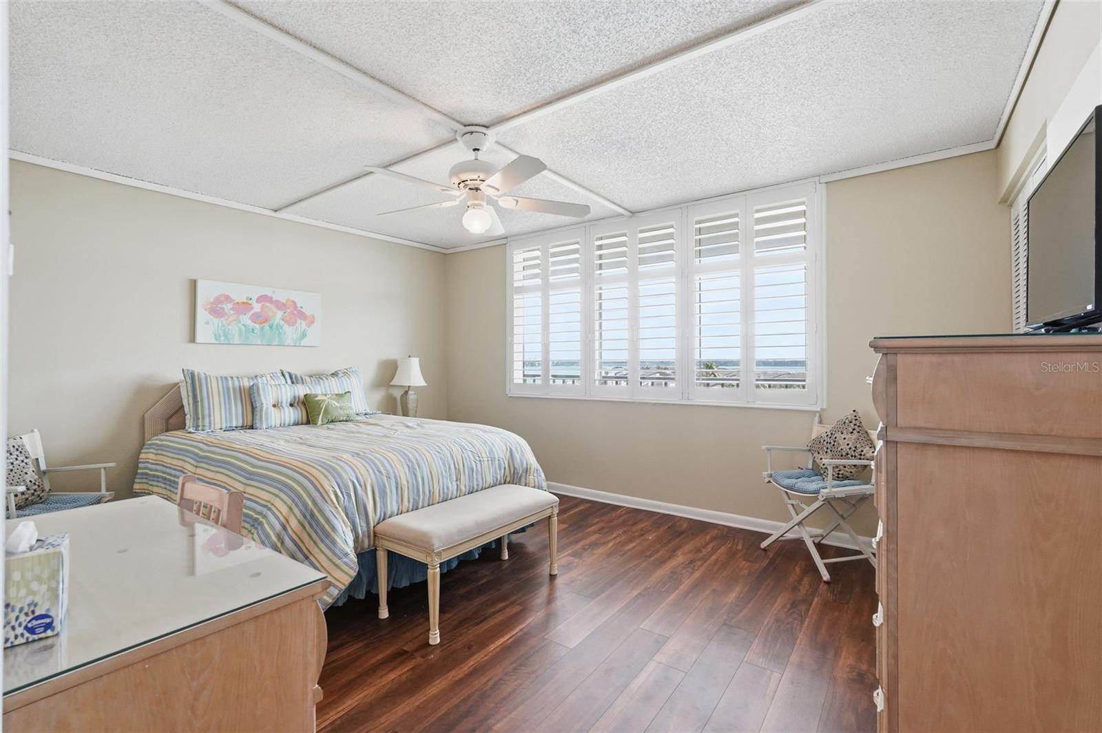 THE HARBOUR CONDOS - Residential