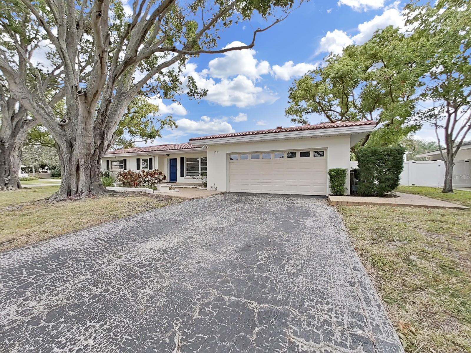 1701 LAURIE LANE