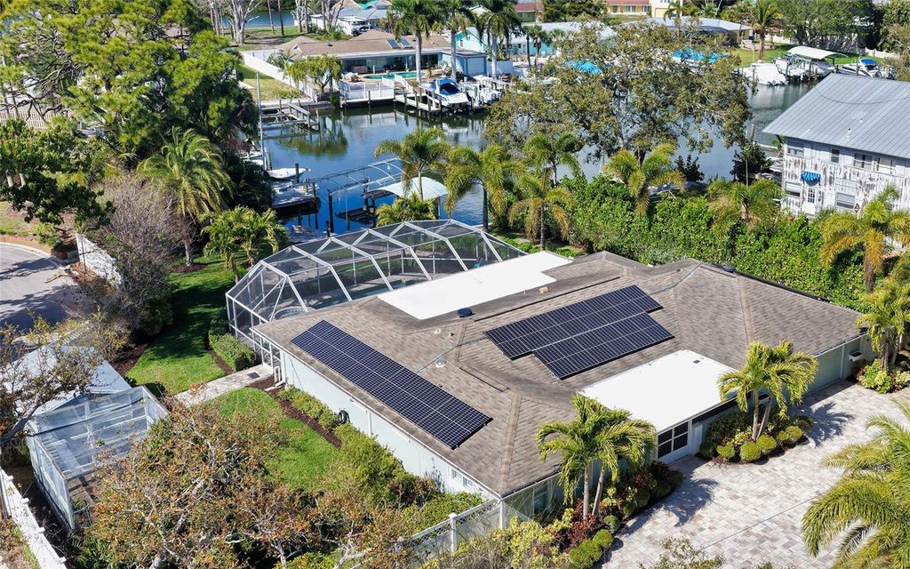 Photo of 121 Holly Avenue, Sarasota, FL 34243 (MLS # A4686397)