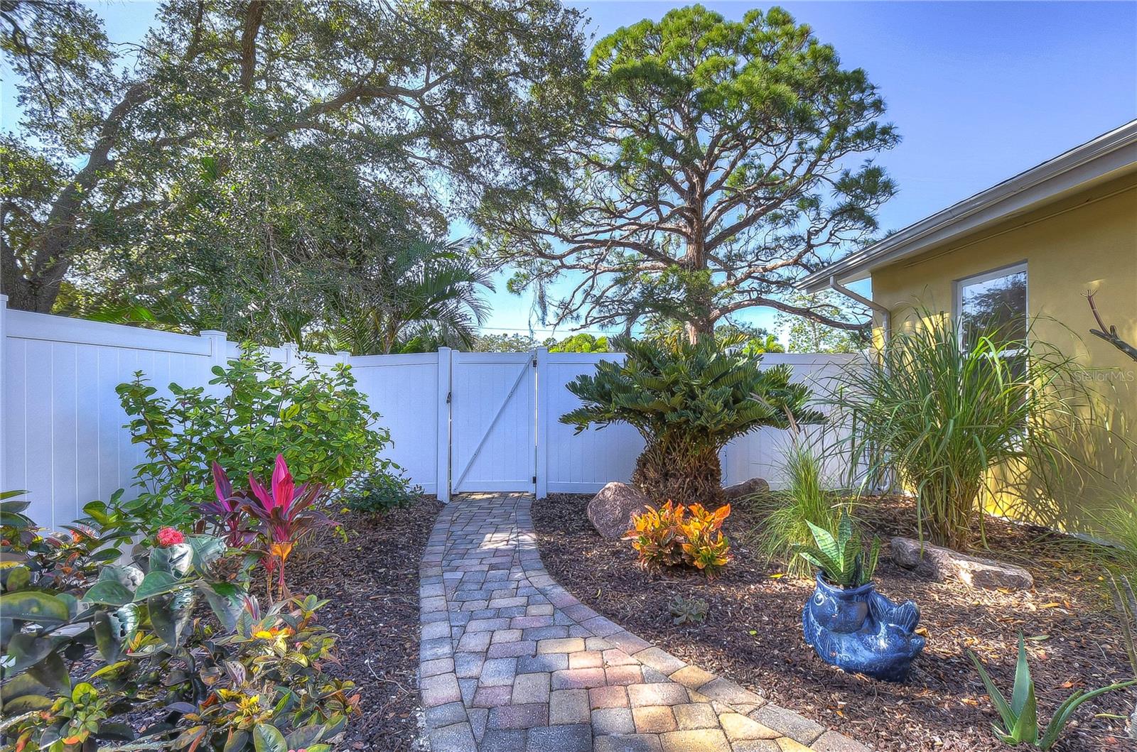 BAY VIEW PARK SEC P - Residential Lease