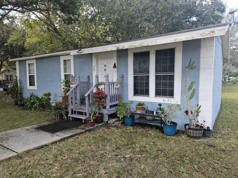 Photo of 877 Anderson Avenue, Mascotte, FL 34753 (MLS # G5105721)