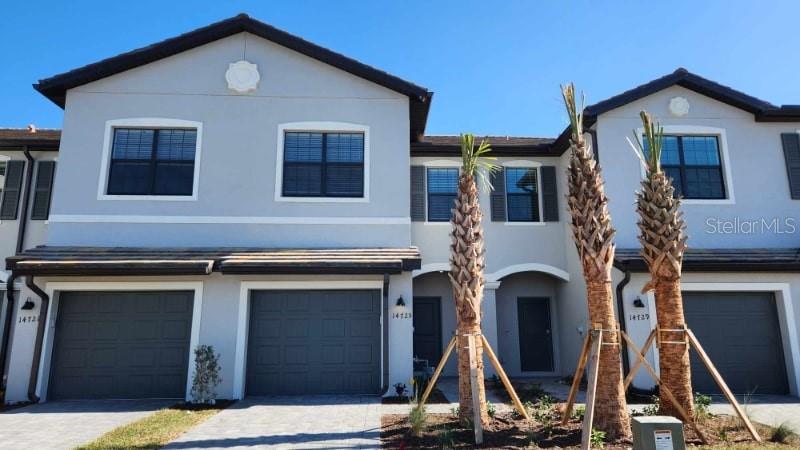 Spacious 3 Bed, 2.5 Bath Home in Lorraine Lakes!
Move in today and enjoy resort-style living with full access to Lorraine Lakes’ incredible amenities, including a clubhouse, pool, fitness center, and more!