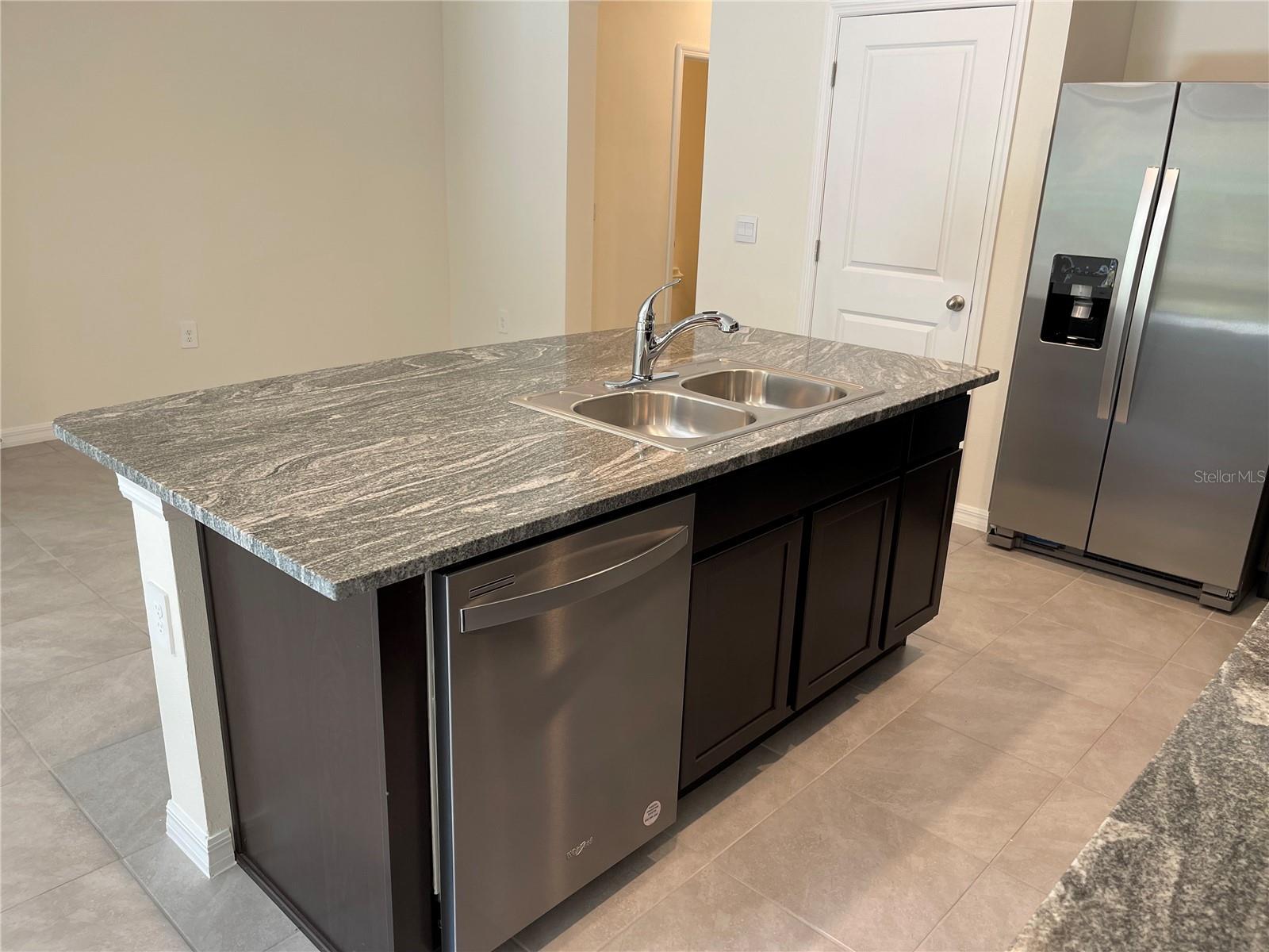PROMENADE EAST - Residential Lease