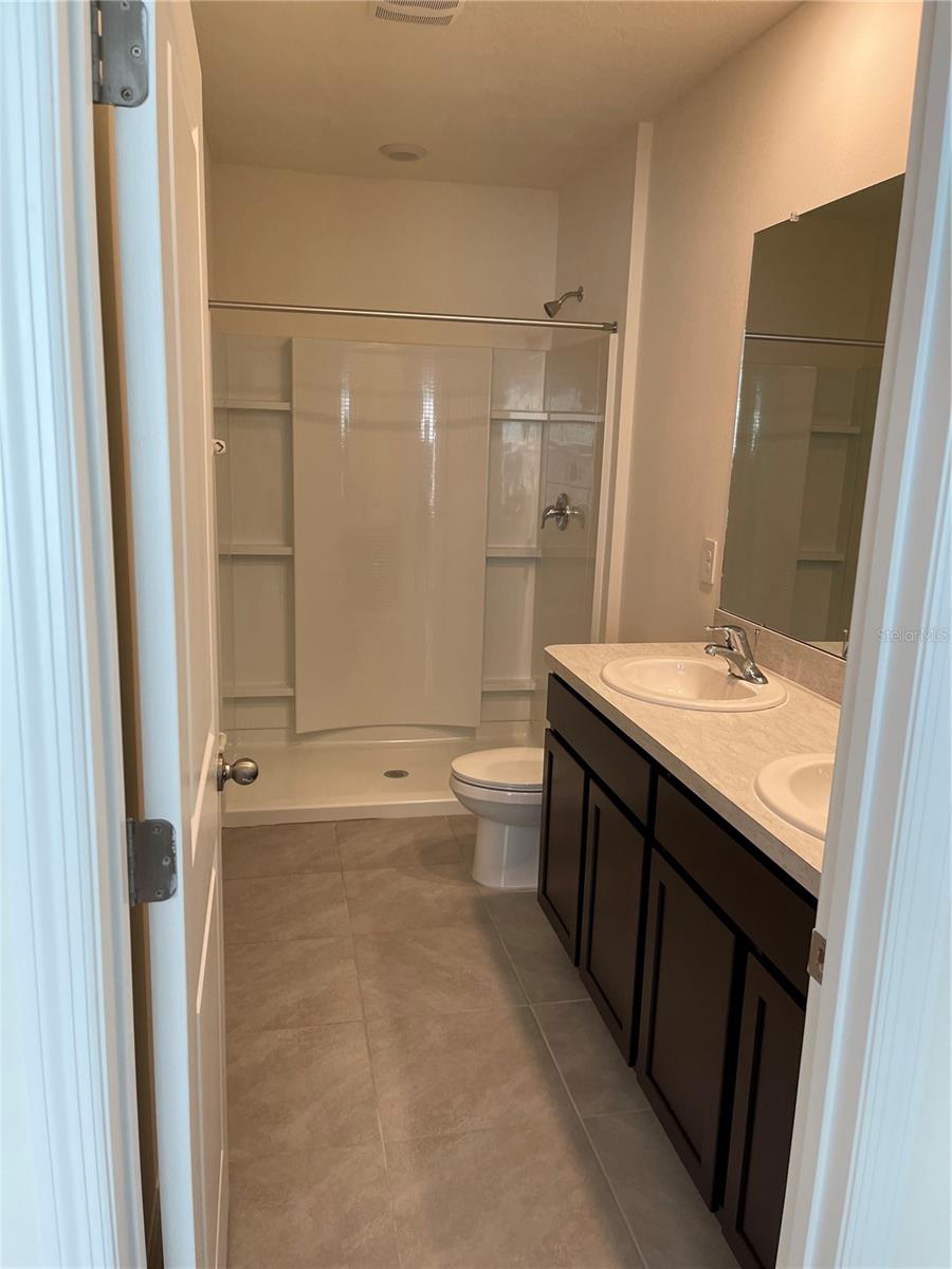 PROMENADE EAST - Residential Lease