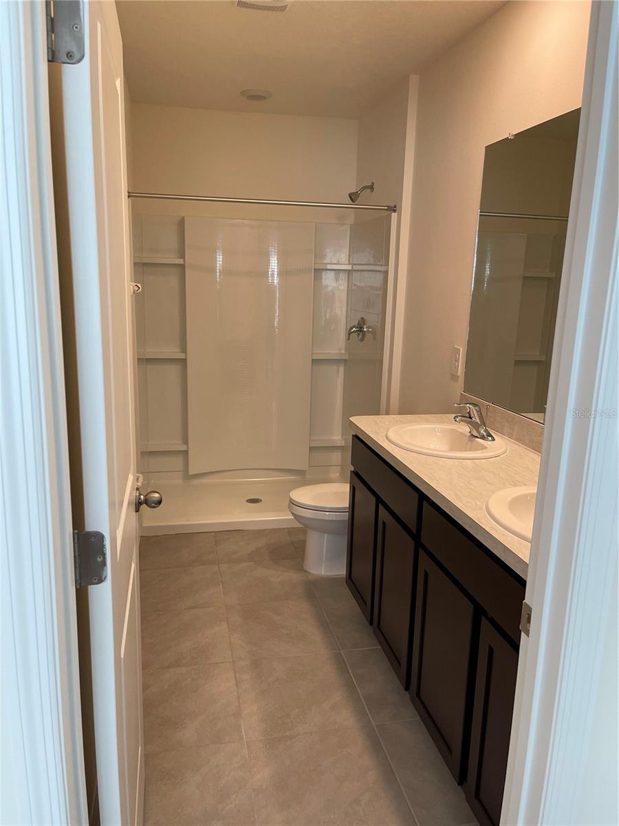 PROMENADE EAST - Residential Lease