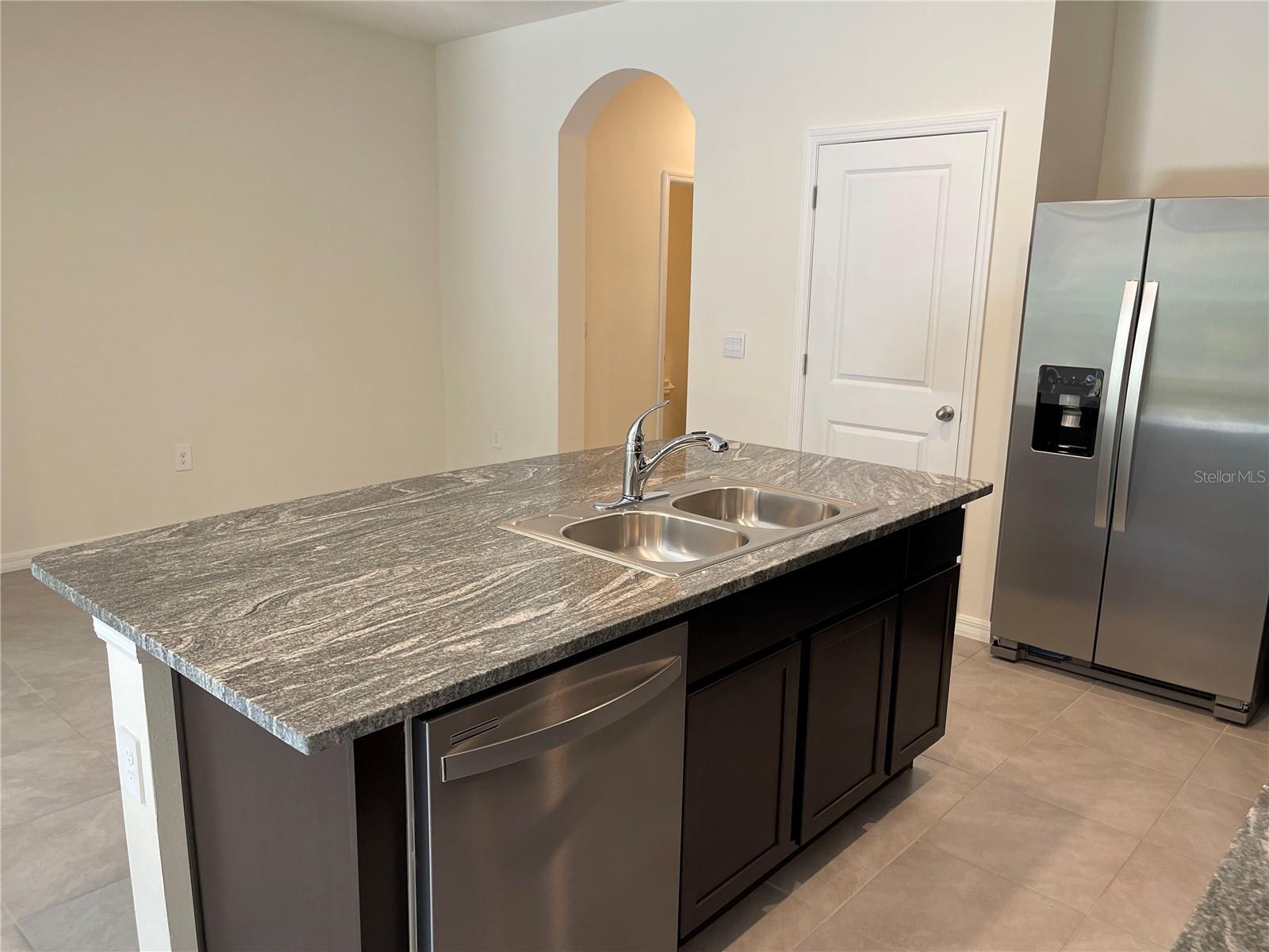 PROMENADE EAST - Residential Lease