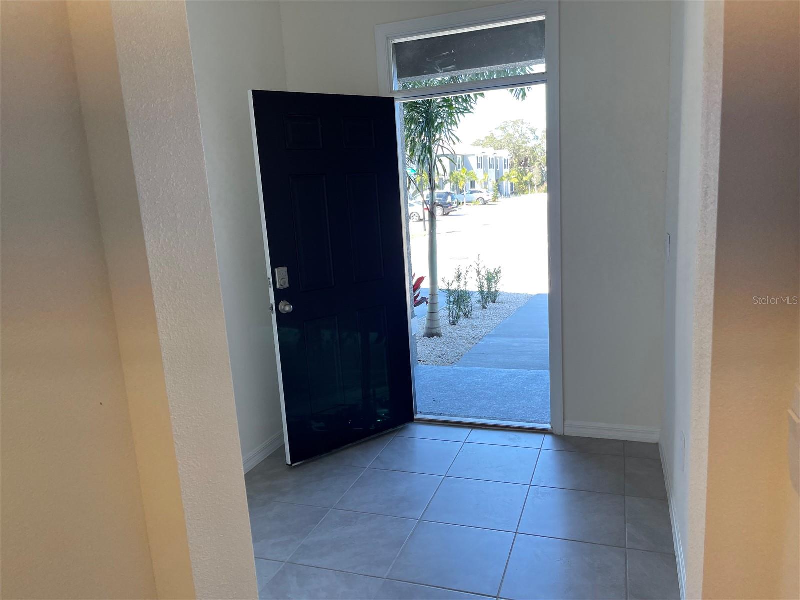 PROMENADE EAST - Residential Lease