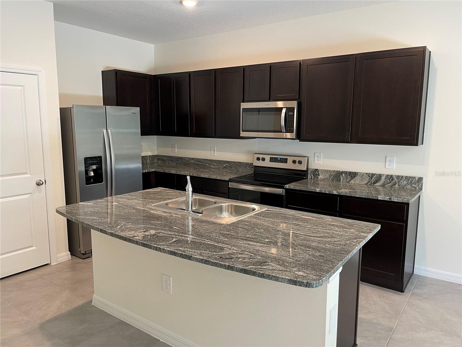 PROMENADE EAST - Residential Lease