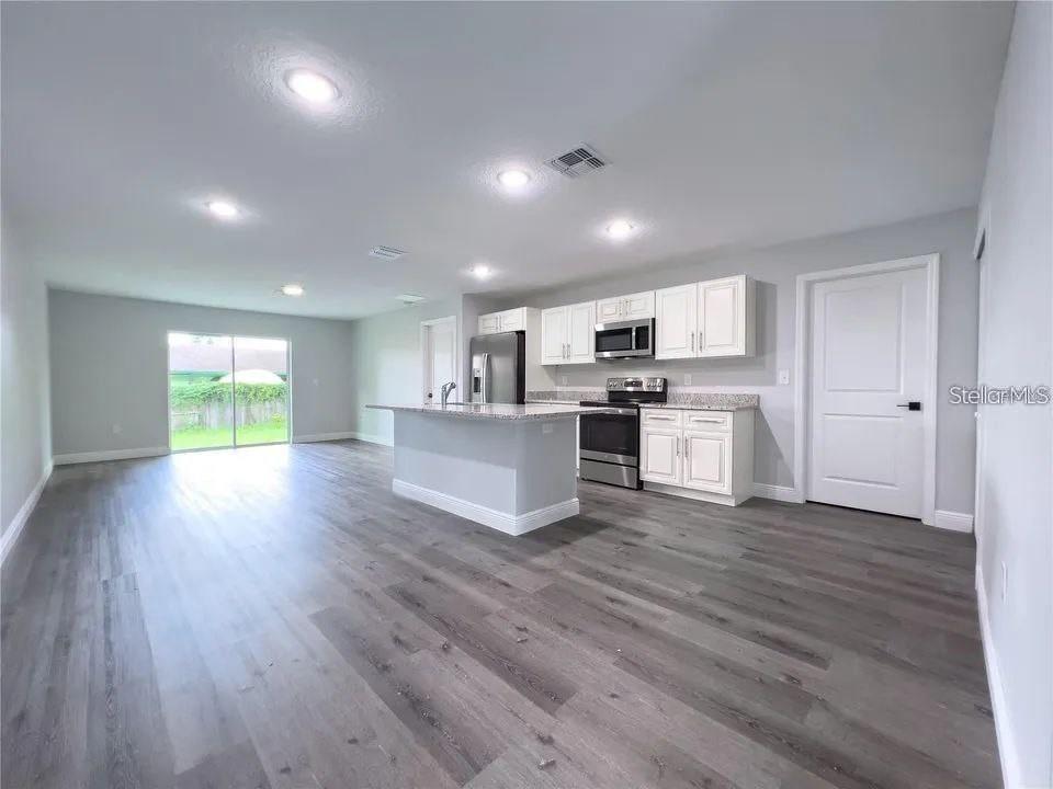 SILVER SPGS SHORES UN 9 - Residential Lease