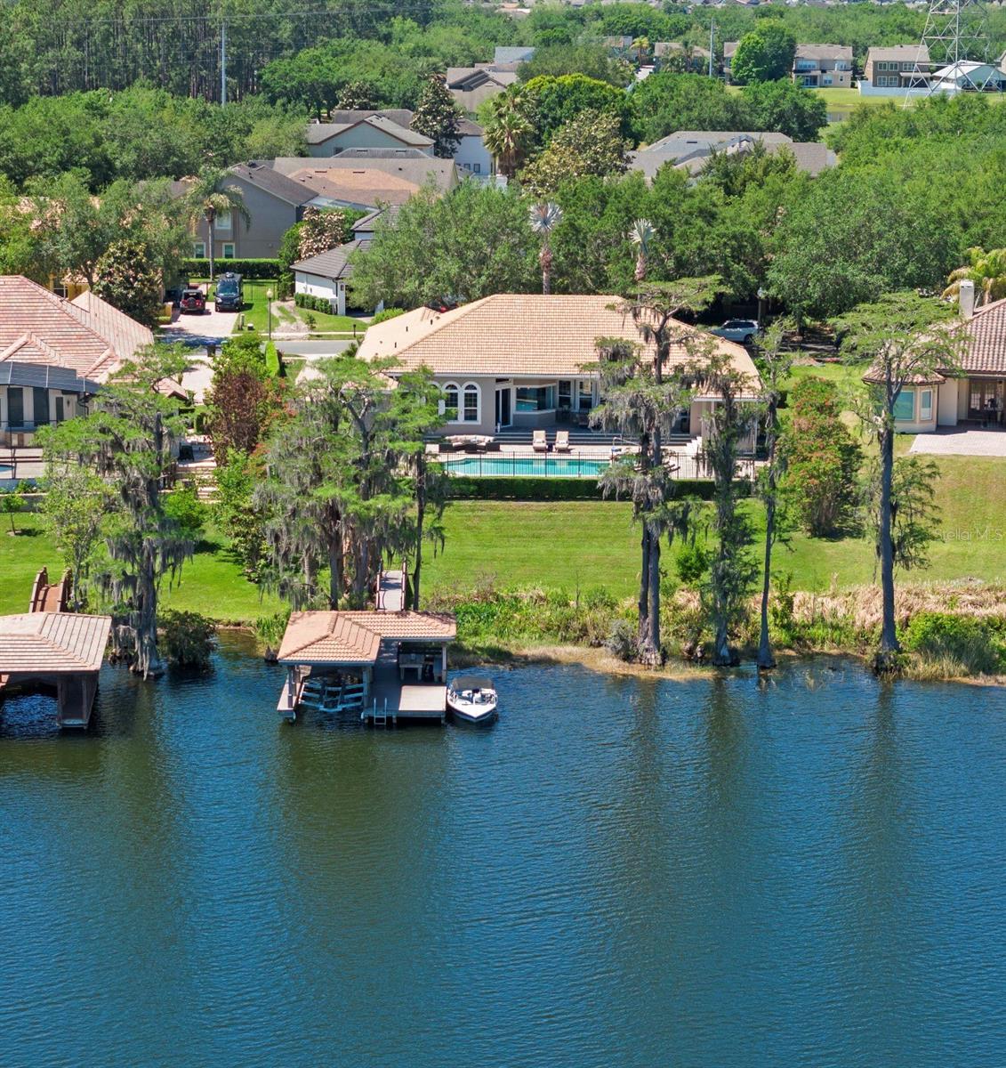 LAKES WINDERMERE PH 01 49 108 - Residential