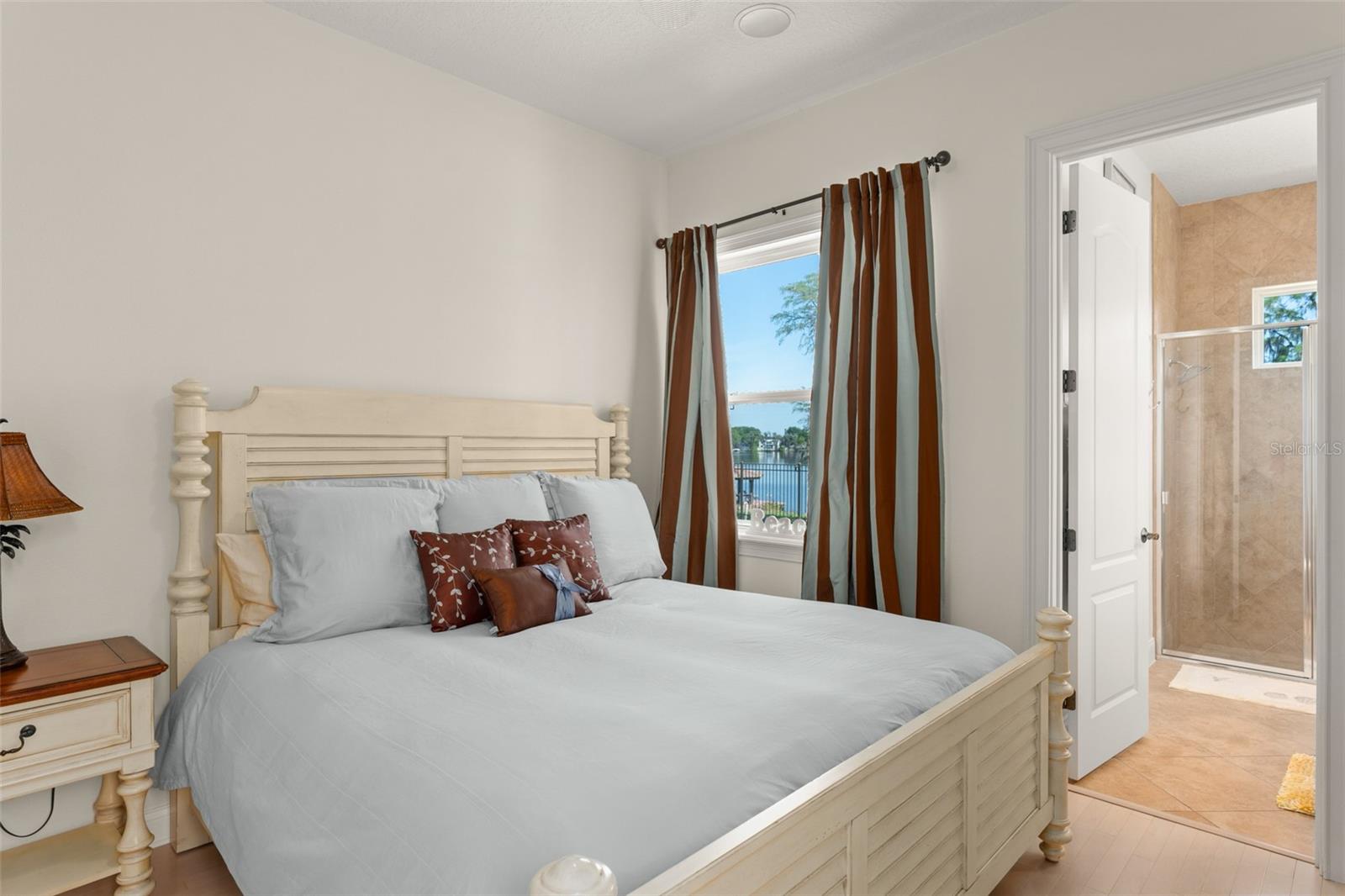 LAKES WINDERMERE PH 01 49 108 - Residential