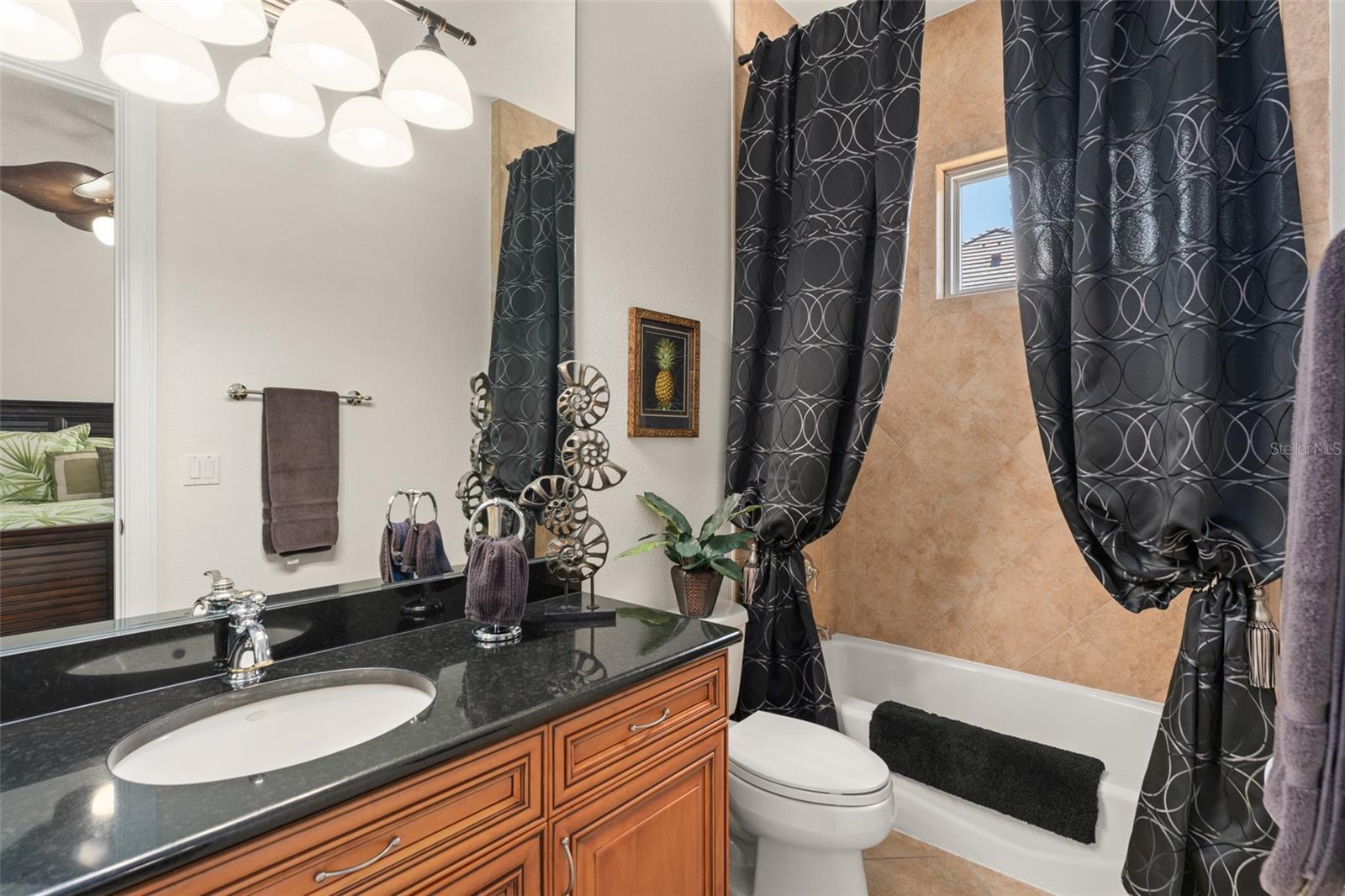 LAKES WINDERMERE PH 01 49 108 - Residential