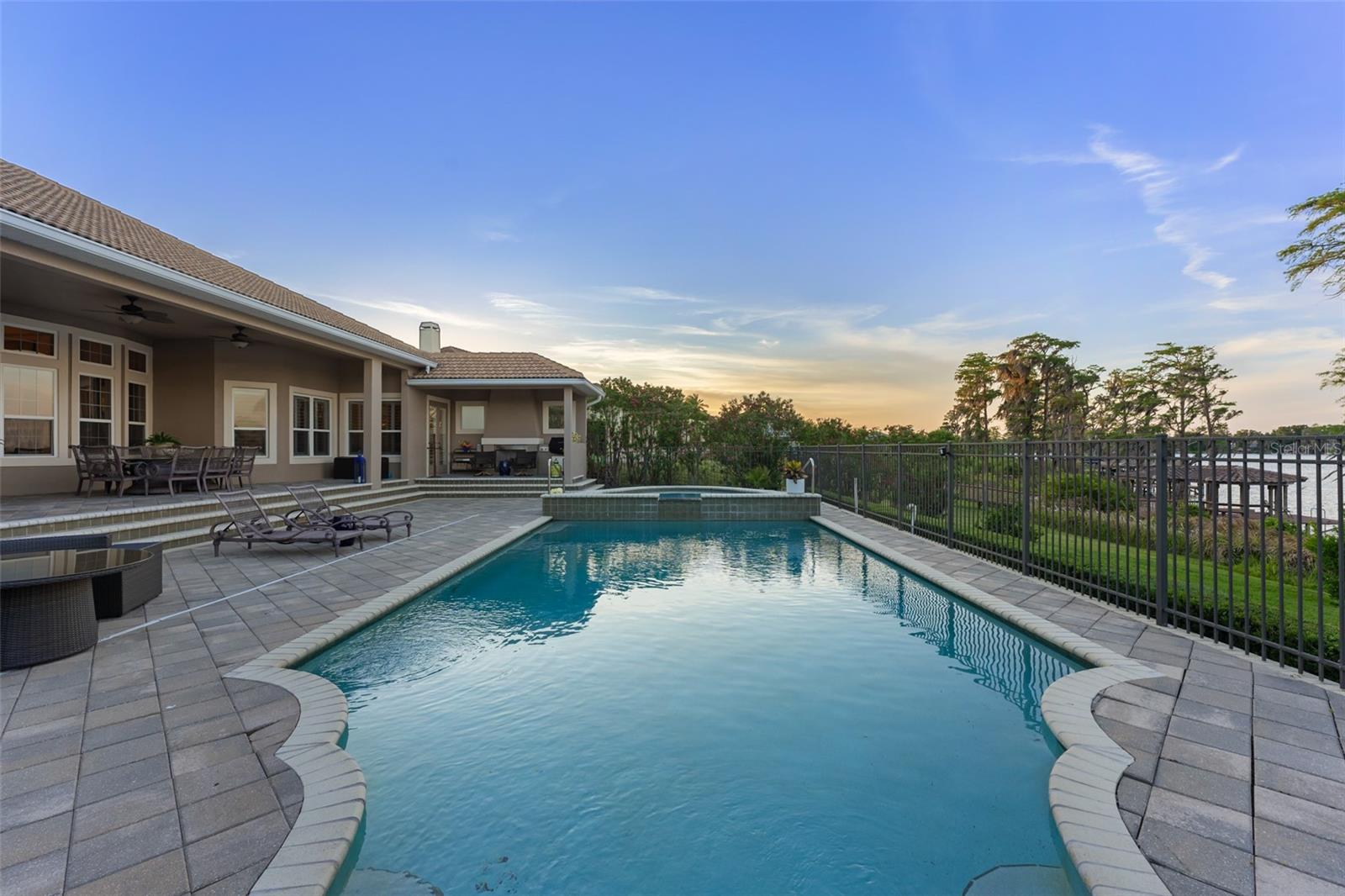 LAKES WINDERMERE PH 01 49 108 - Residential