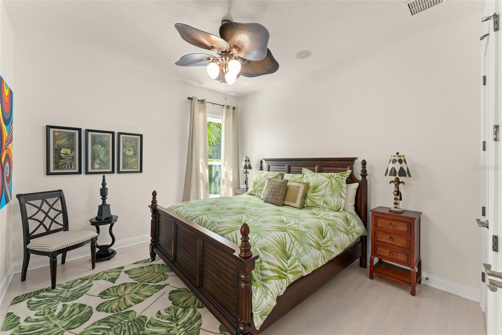 LAKES WINDERMERE PH 01 49 108 - Residential