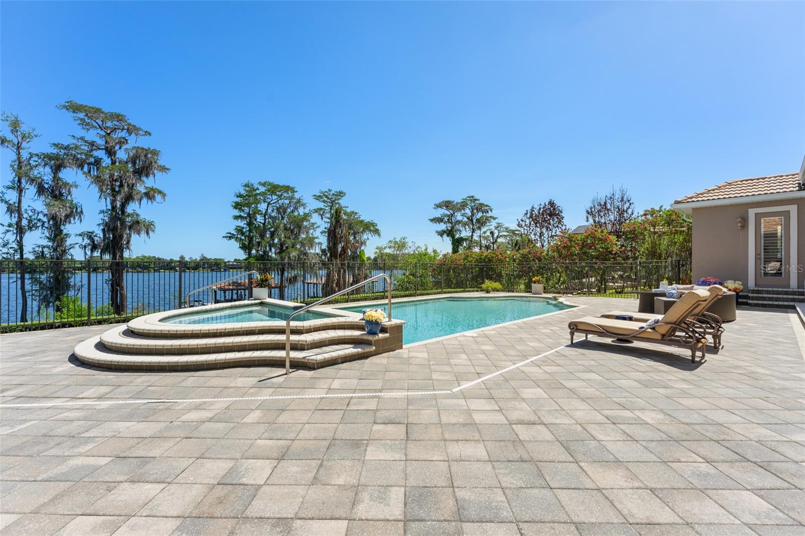 LAKES WINDERMERE PH 01 49 108 - Residential