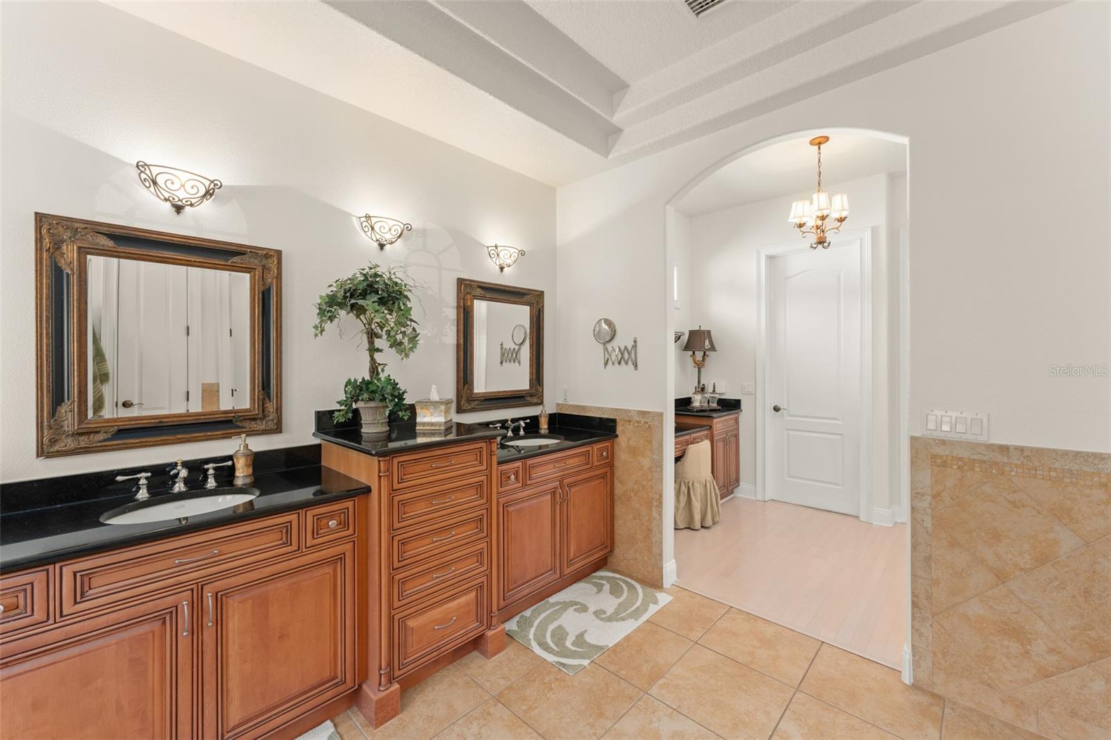 LAKES WINDERMERE PH 01 49 108 - Residential