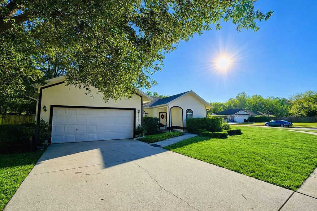 Photo of 14271 NW 10th Road, Newberry, FL 32669 (MLS # S5156721)