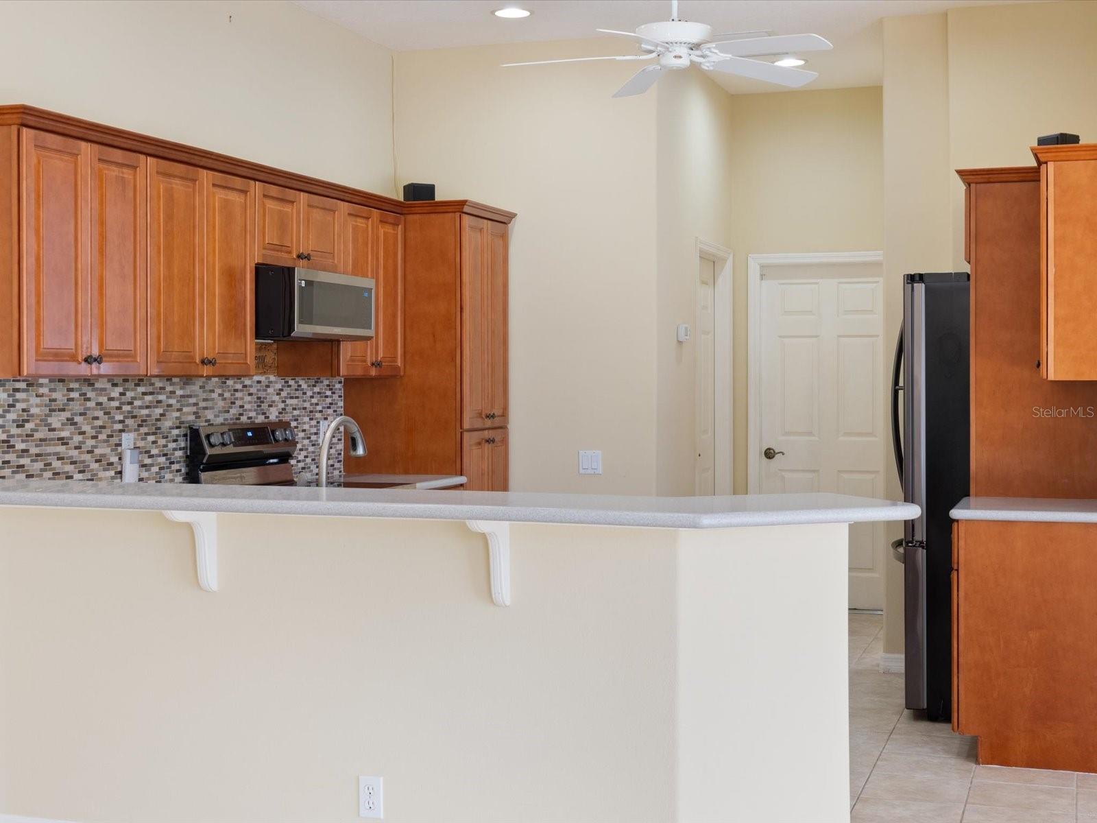 PELICAN POINTE GOLF & COUNTRY CLUB - Residential