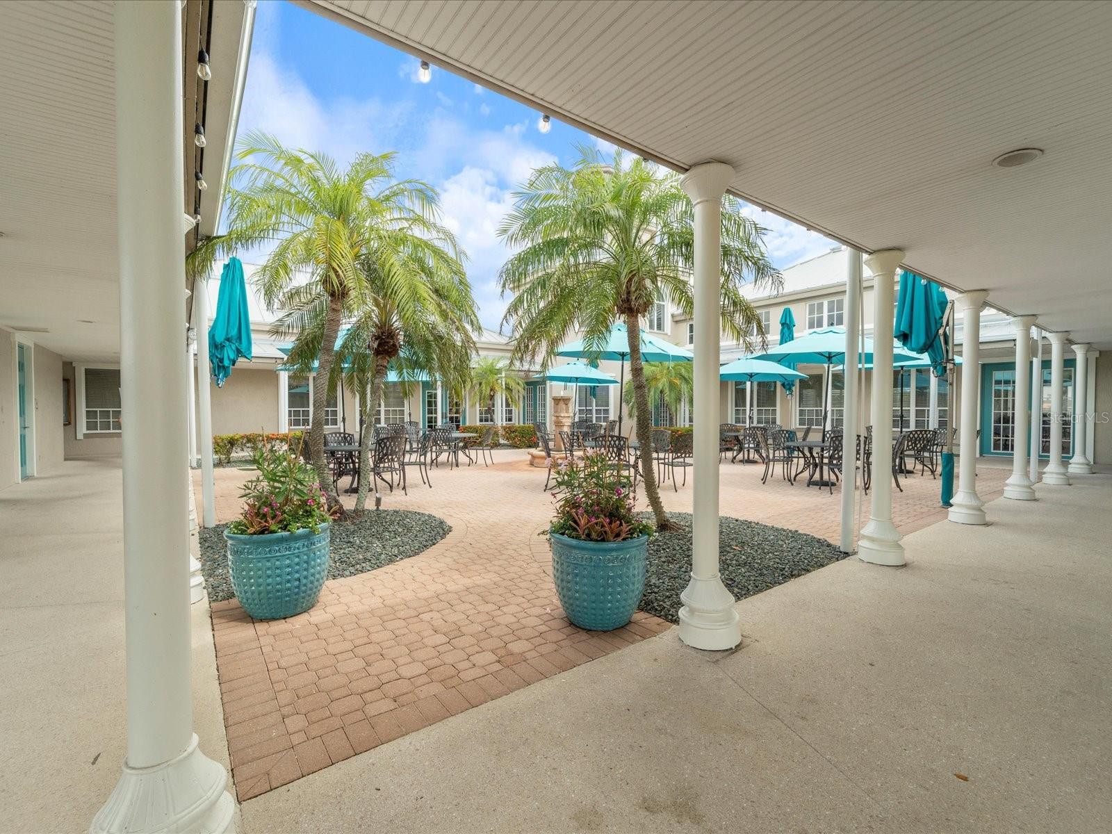 PELICAN POINTE GOLF & COUNTRY CLUB - Residential