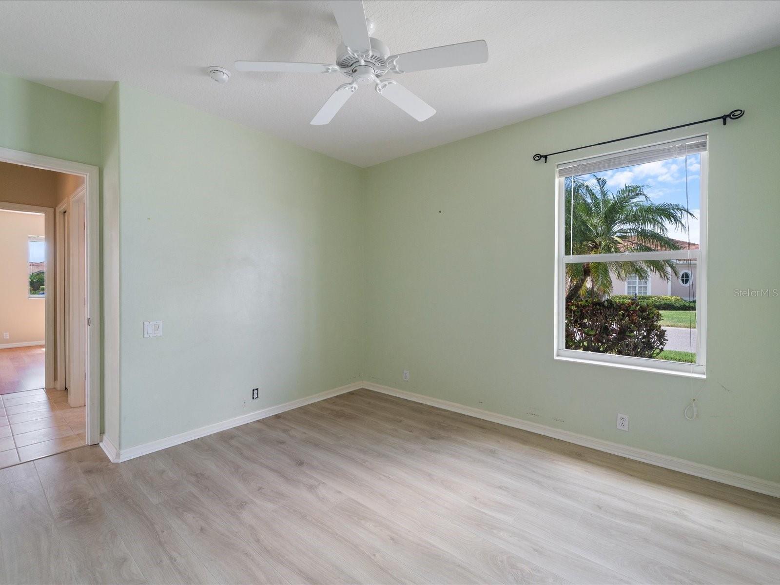 PELICAN POINTE GOLF & COUNTRY CLUB - Residential