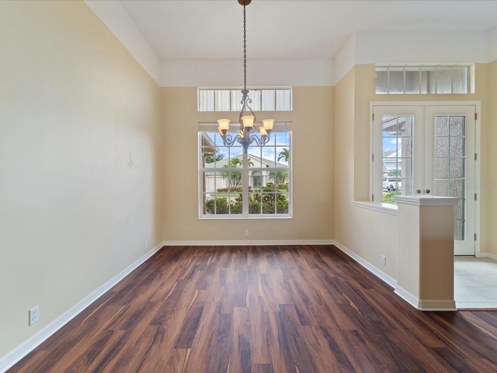 PELICAN POINTE GOLF & COUNTRY CLUB - Residential