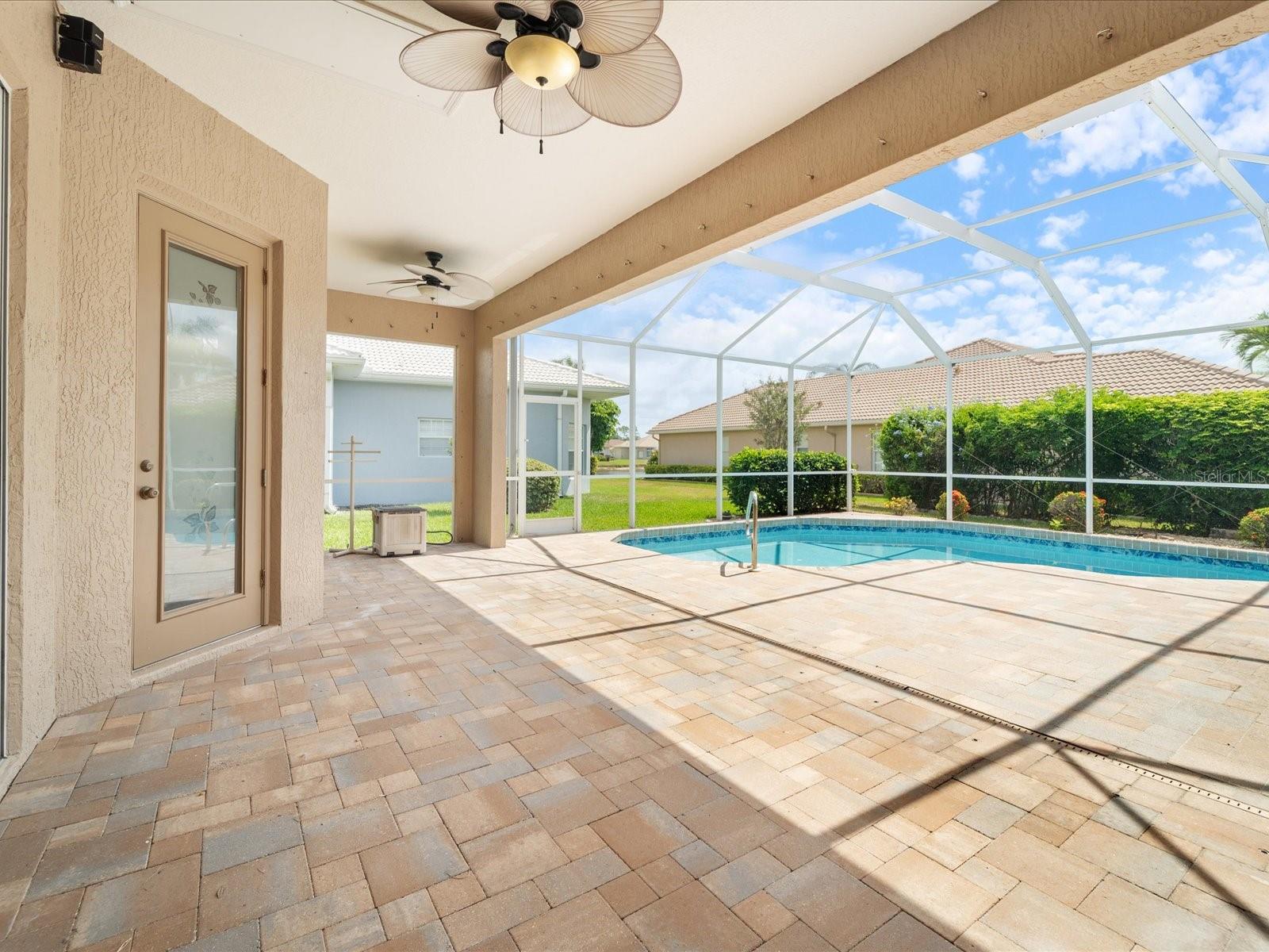 PELICAN POINTE GOLF & COUNTRY CLUB - Residential