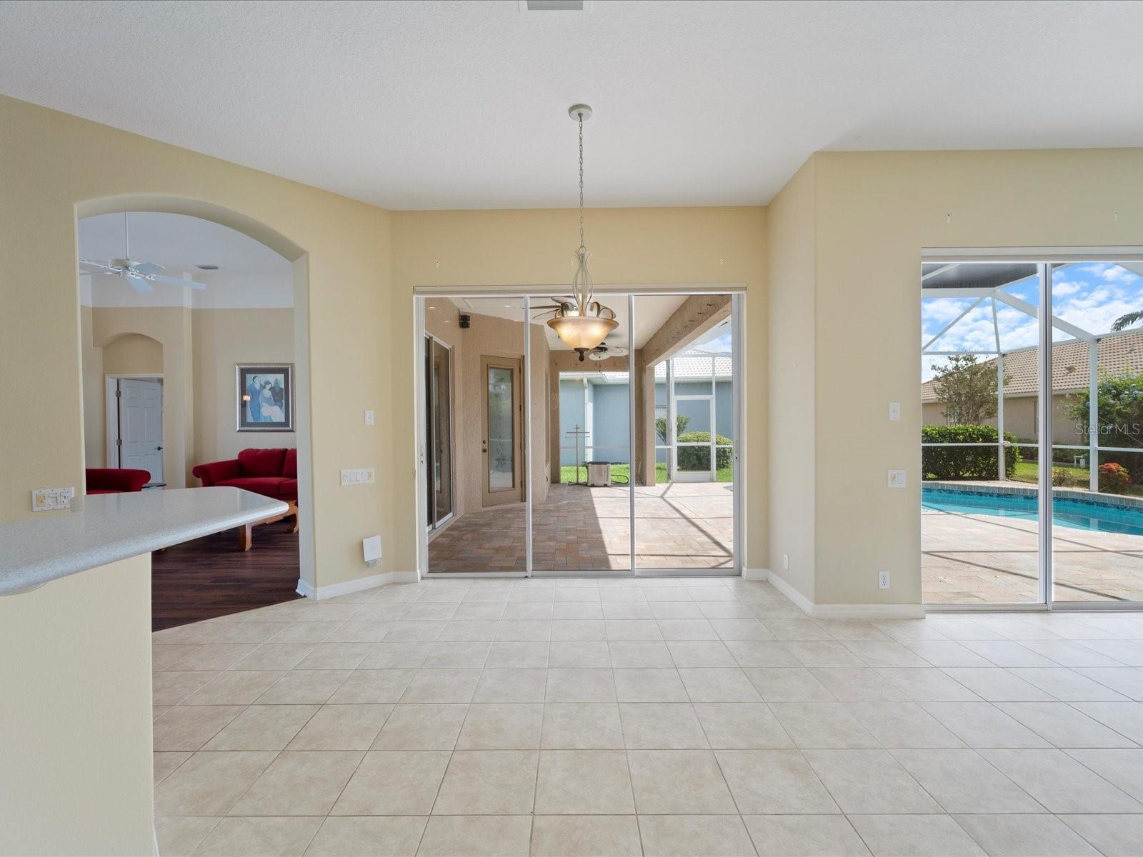 PELICAN POINTE GOLF & COUNTRY CLUB - Residential
