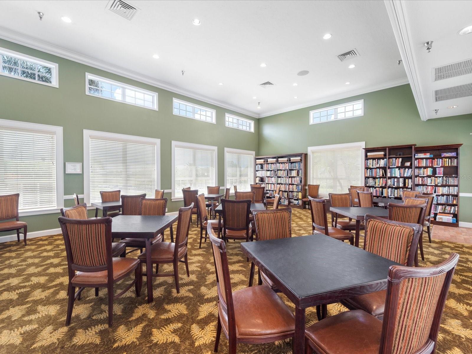 PELICAN POINTE GOLF & COUNTRY CLUB - Residential
