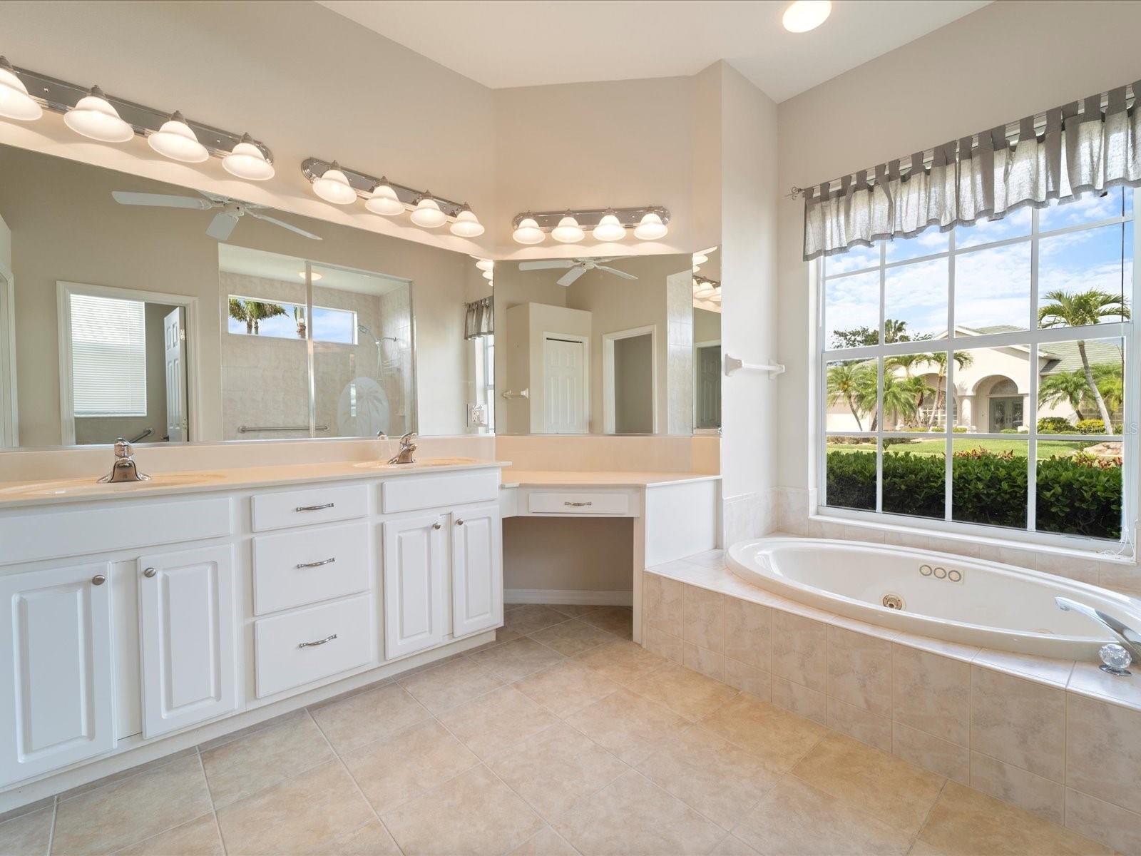 PELICAN POINTE GOLF & COUNTRY CLUB - Residential