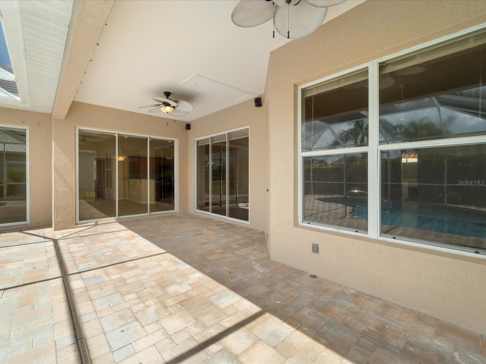 PELICAN POINTE GOLF & COUNTRY CLUB - Residential