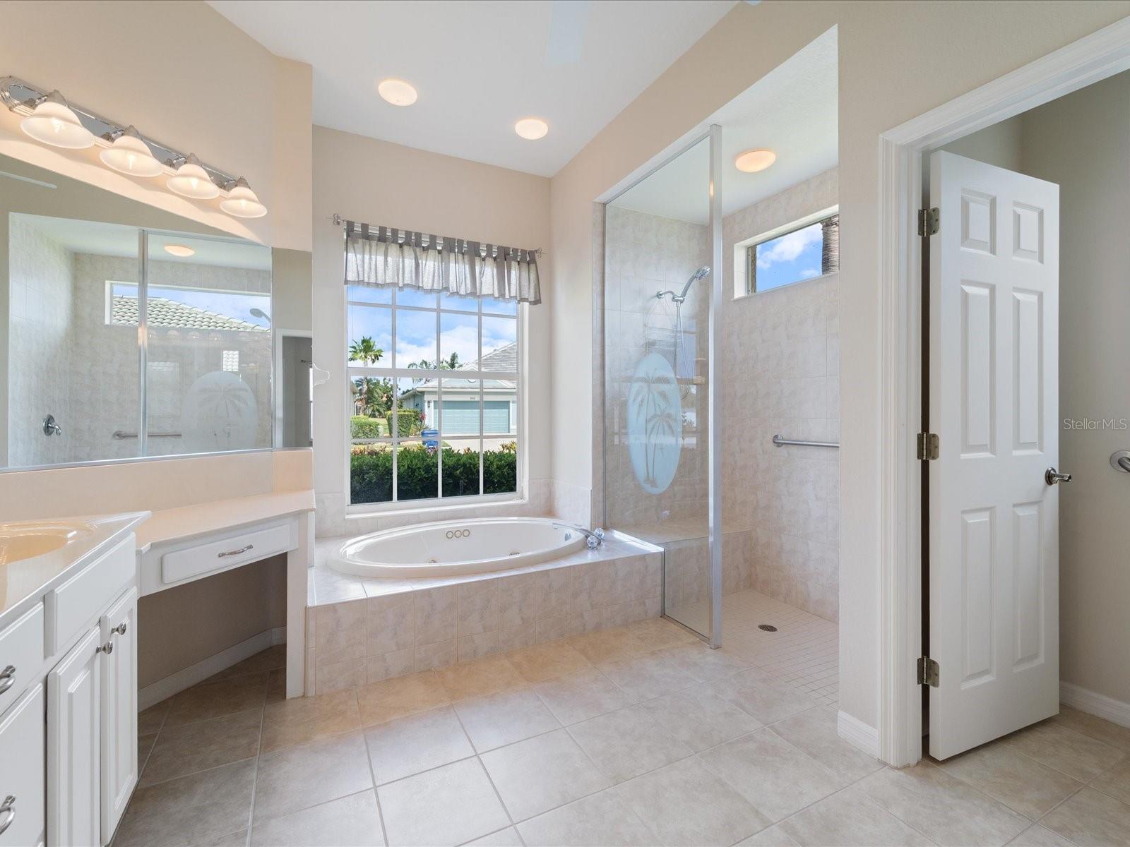 PELICAN POINTE GOLF & COUNTRY CLUB - Residential