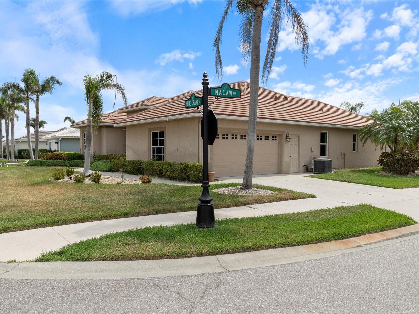 PELICAN POINTE GOLF & COUNTRY CLUB - Residential