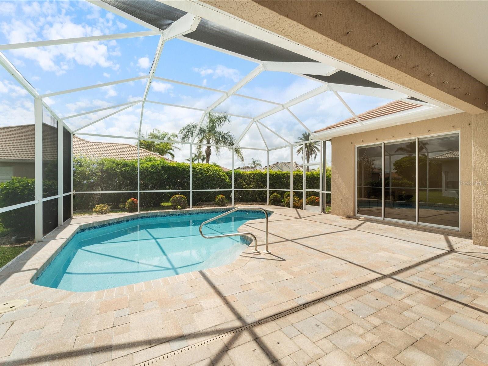 PELICAN POINTE GOLF & COUNTRY CLUB - Residential