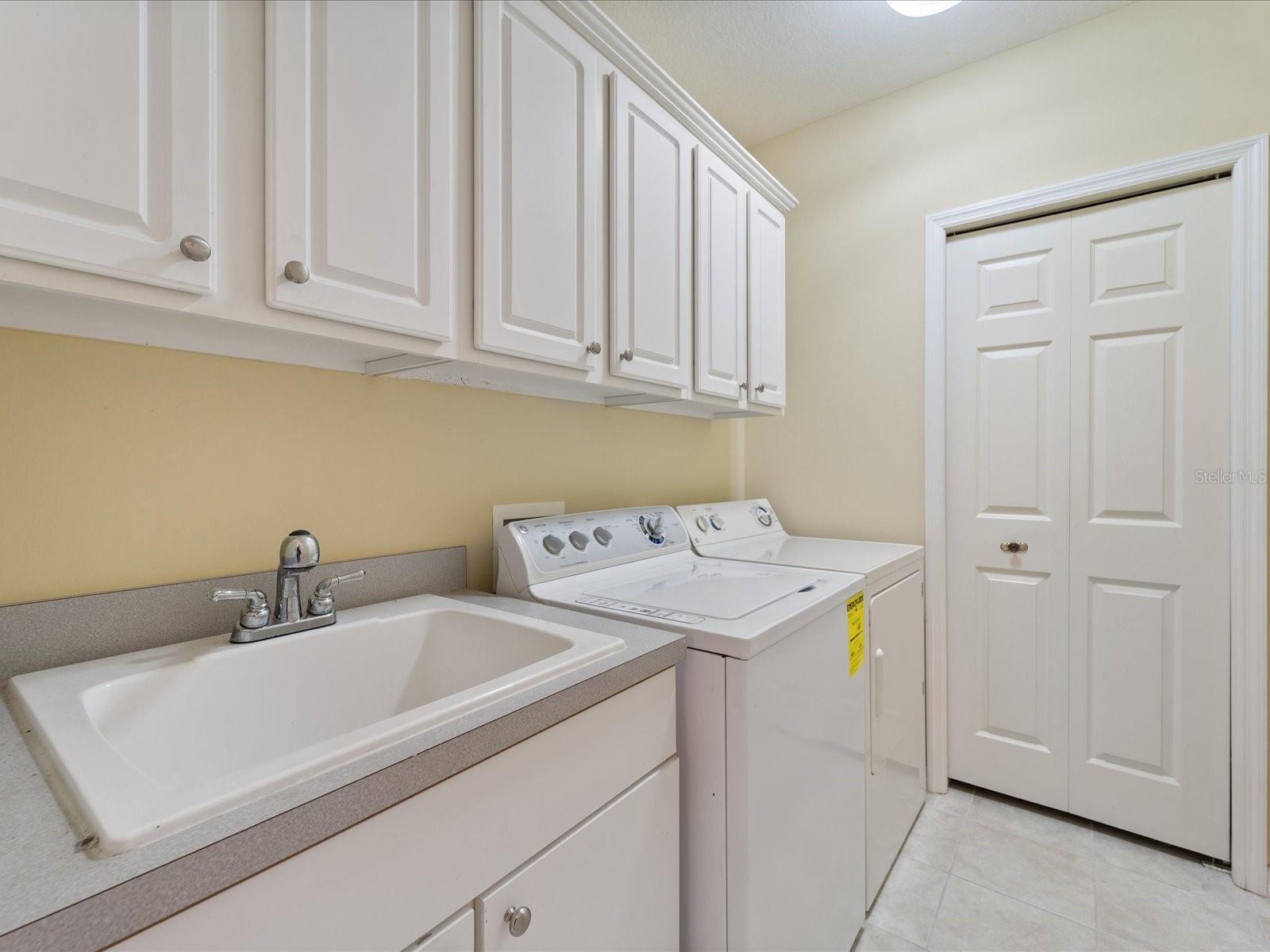 PELICAN POINTE GOLF & COUNTRY CLUB - Residential