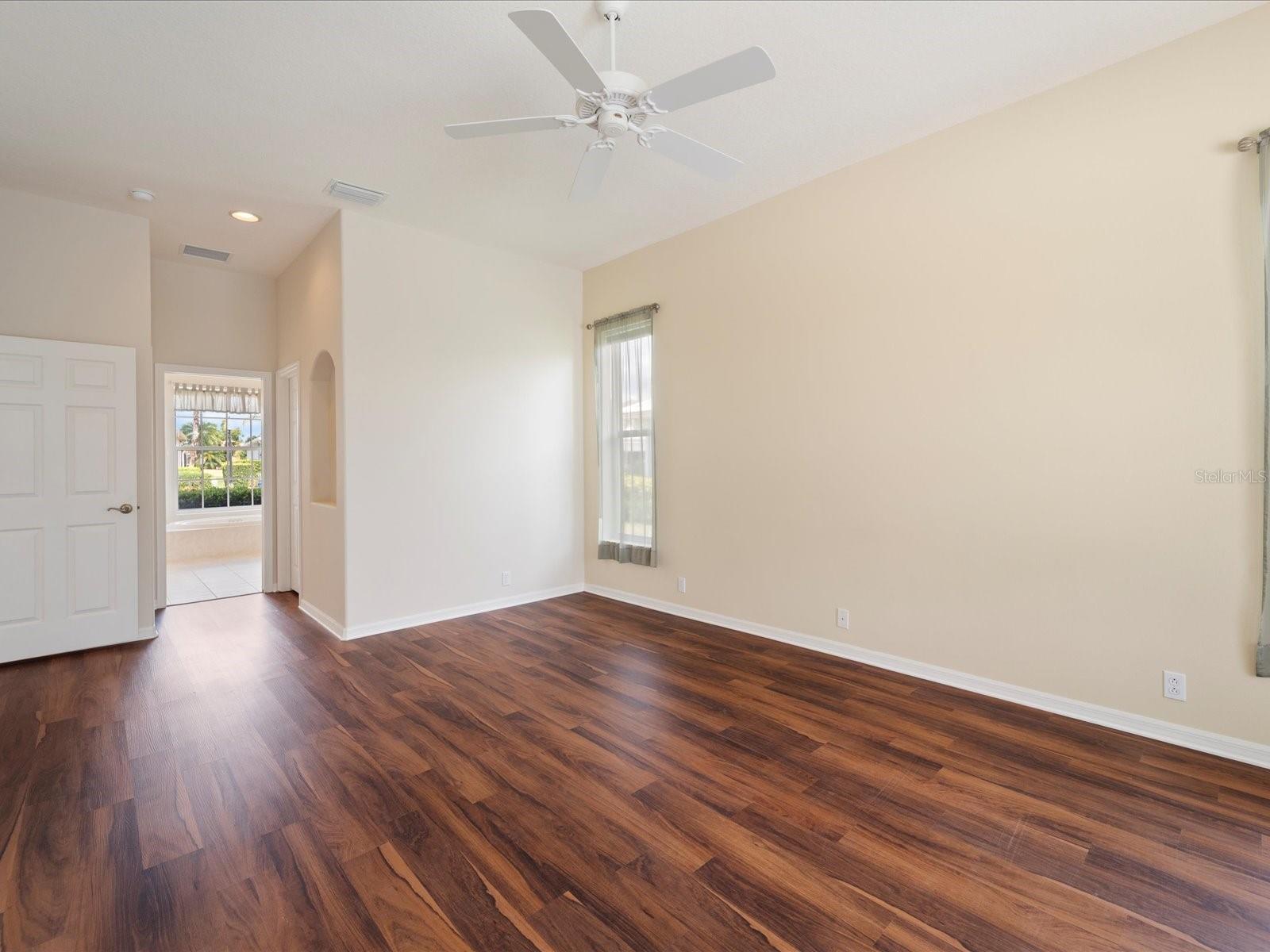 PELICAN POINTE GOLF & COUNTRY CLUB - Residential