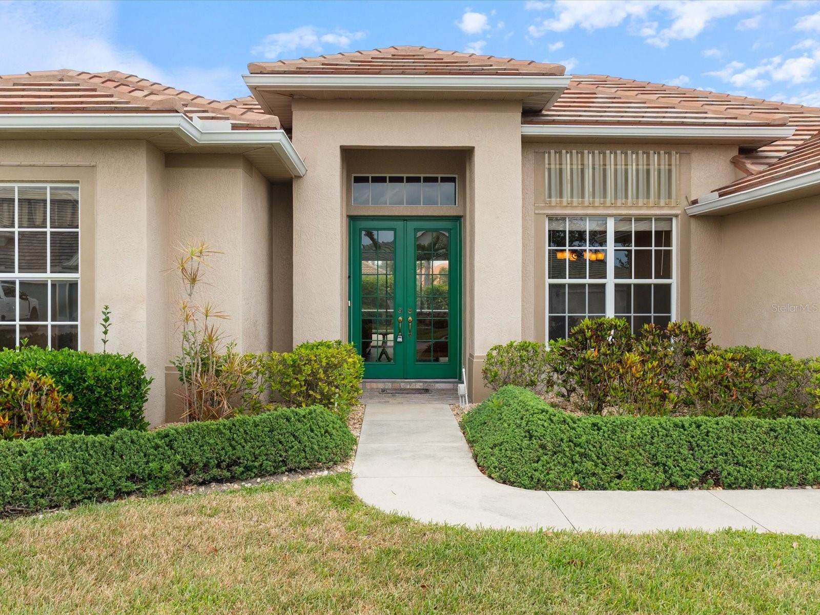 PELICAN POINTE GOLF & COUNTRY CLUB - Residential