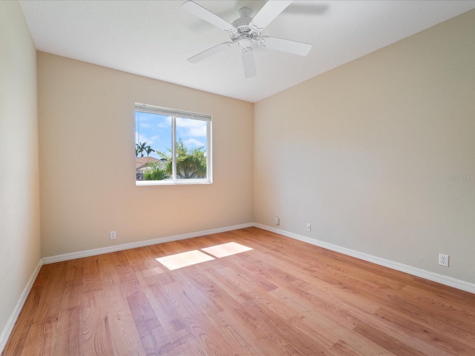 PELICAN POINTE GOLF & COUNTRY CLUB - Residential