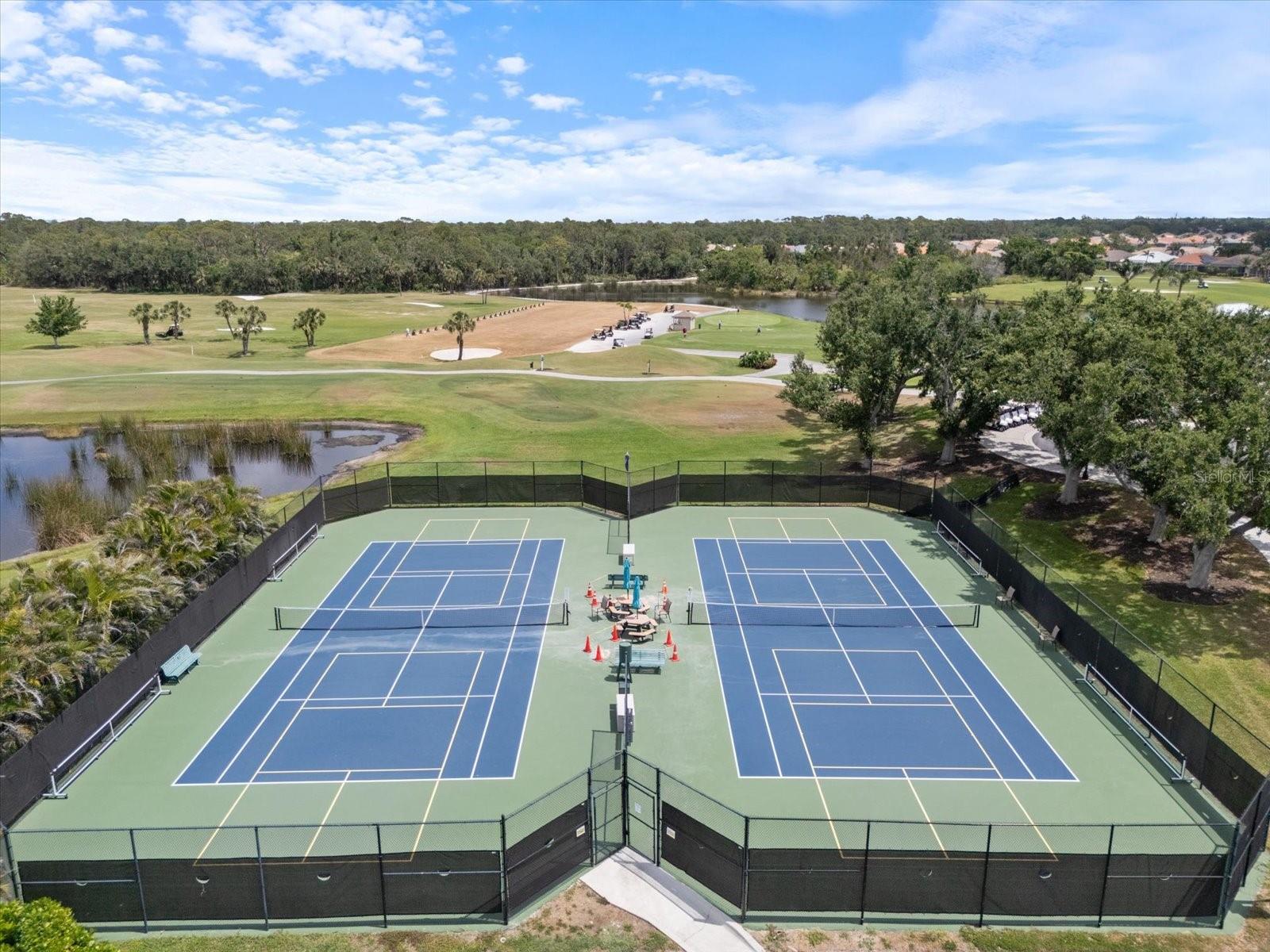PELICAN POINTE GOLF & COUNTRY CLUB - Residential