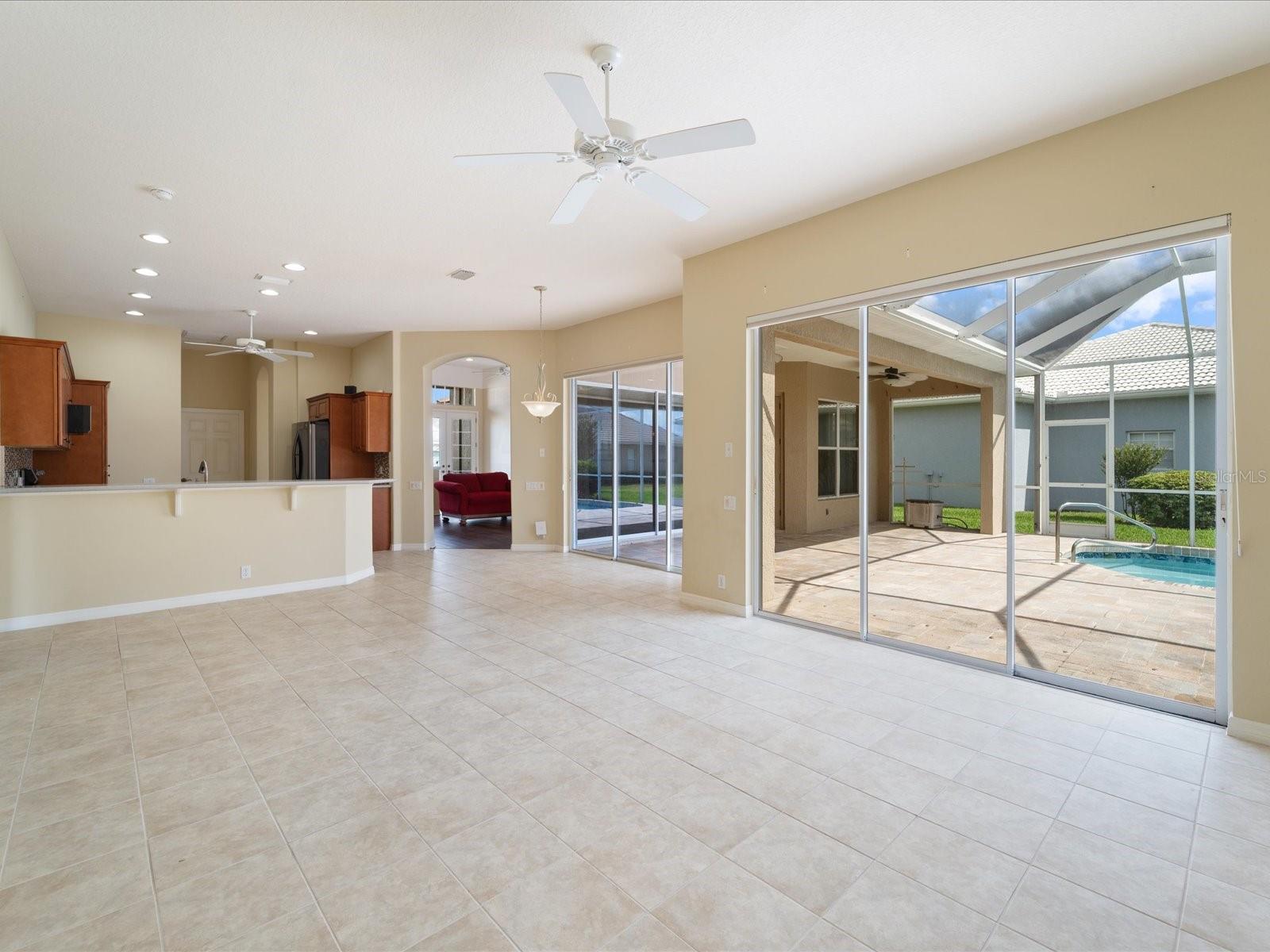 PELICAN POINTE GOLF & COUNTRY CLUB - Residential
