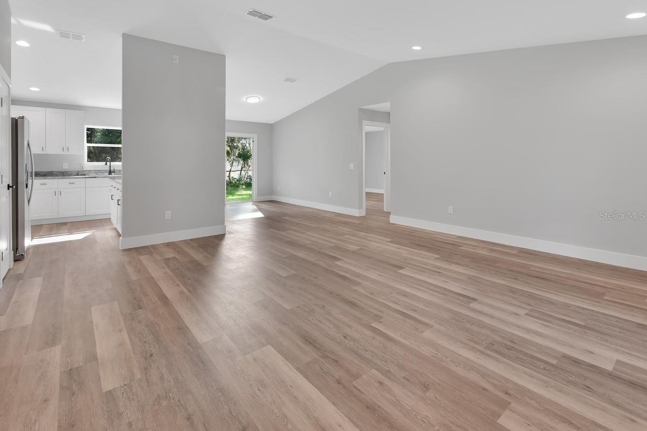 407 IVY AVENUE