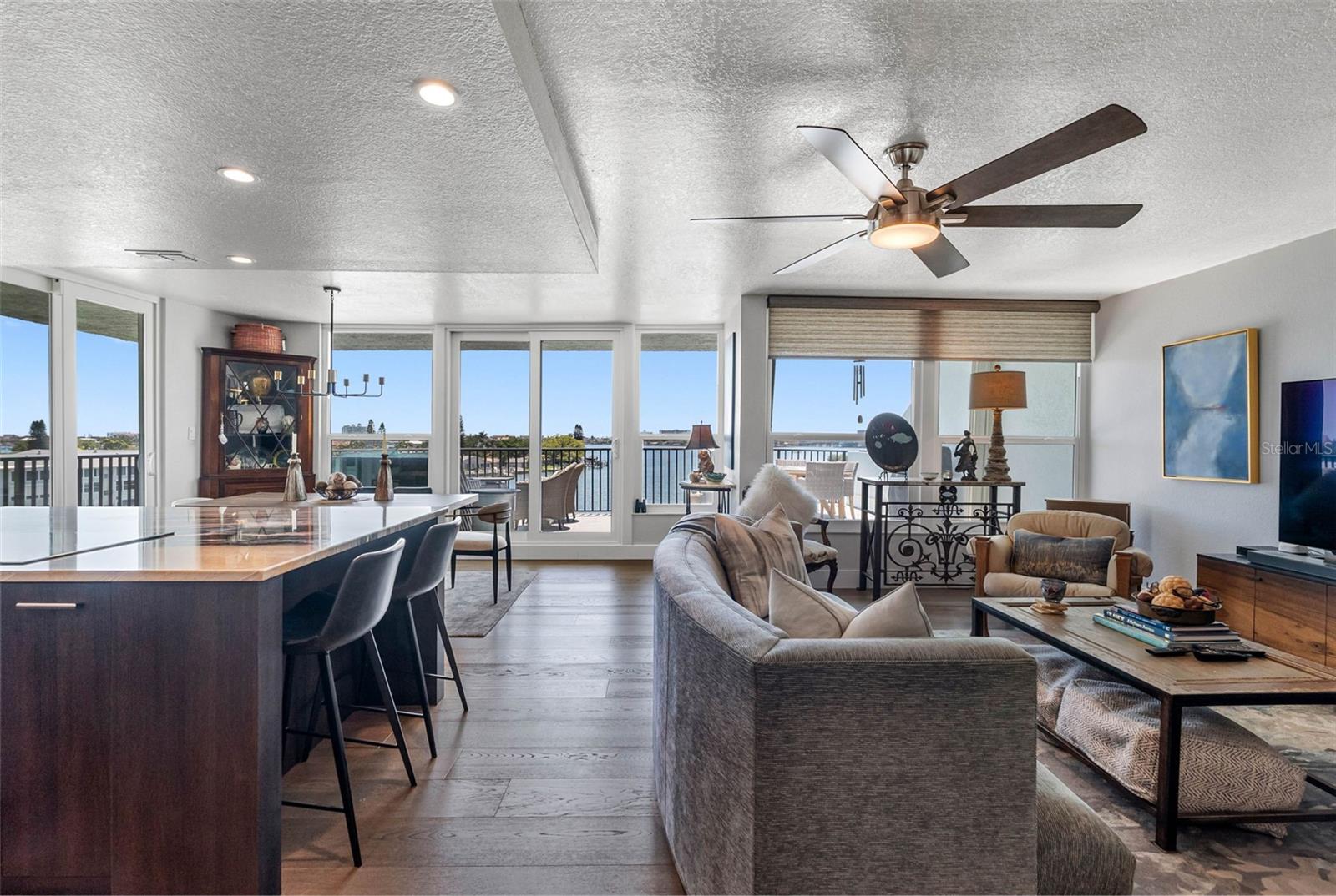 HEMINGWAY CONDO THE - Residential