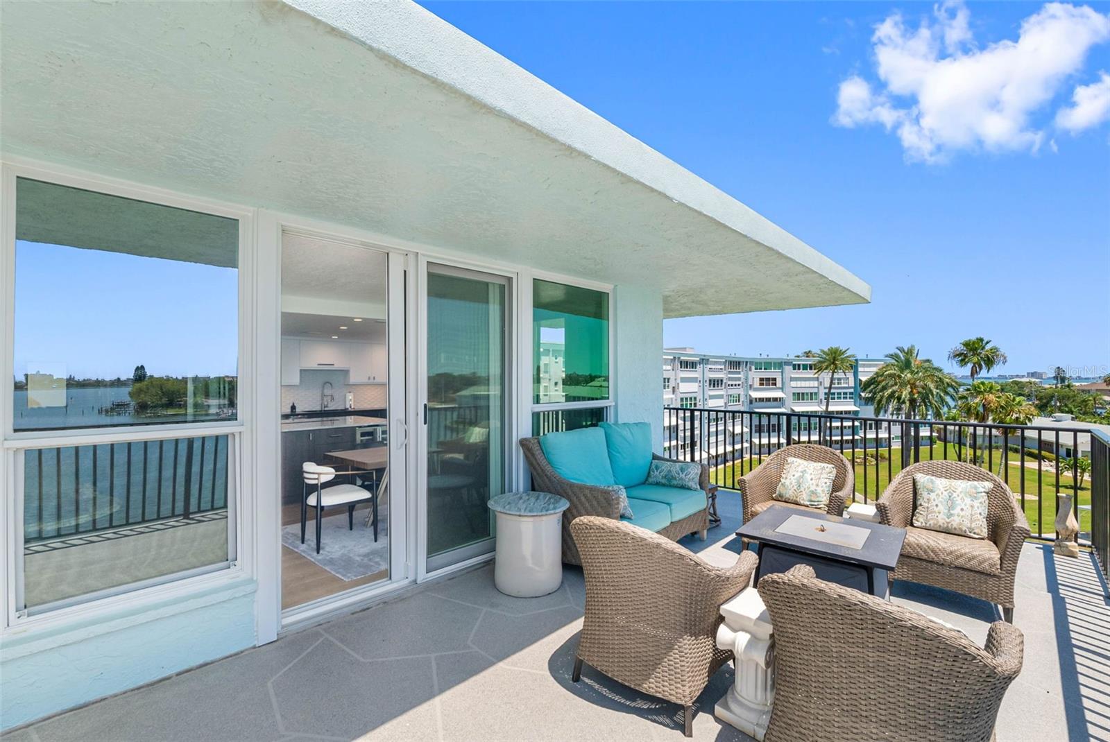 HEMINGWAY CONDO THE - Residential