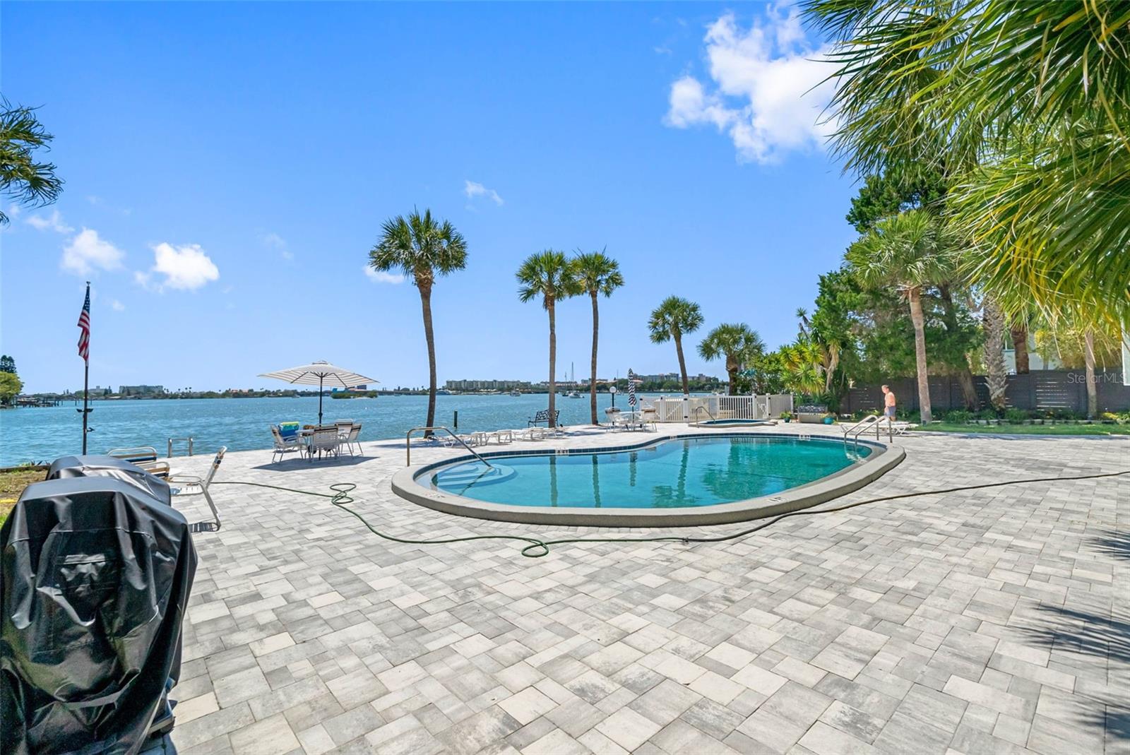 HEMINGWAY CONDO THE - Residential