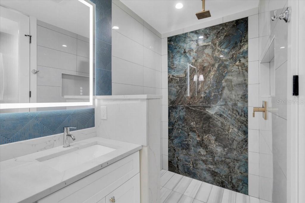 INDIAN ROCKS HIGHLANDS - Residential