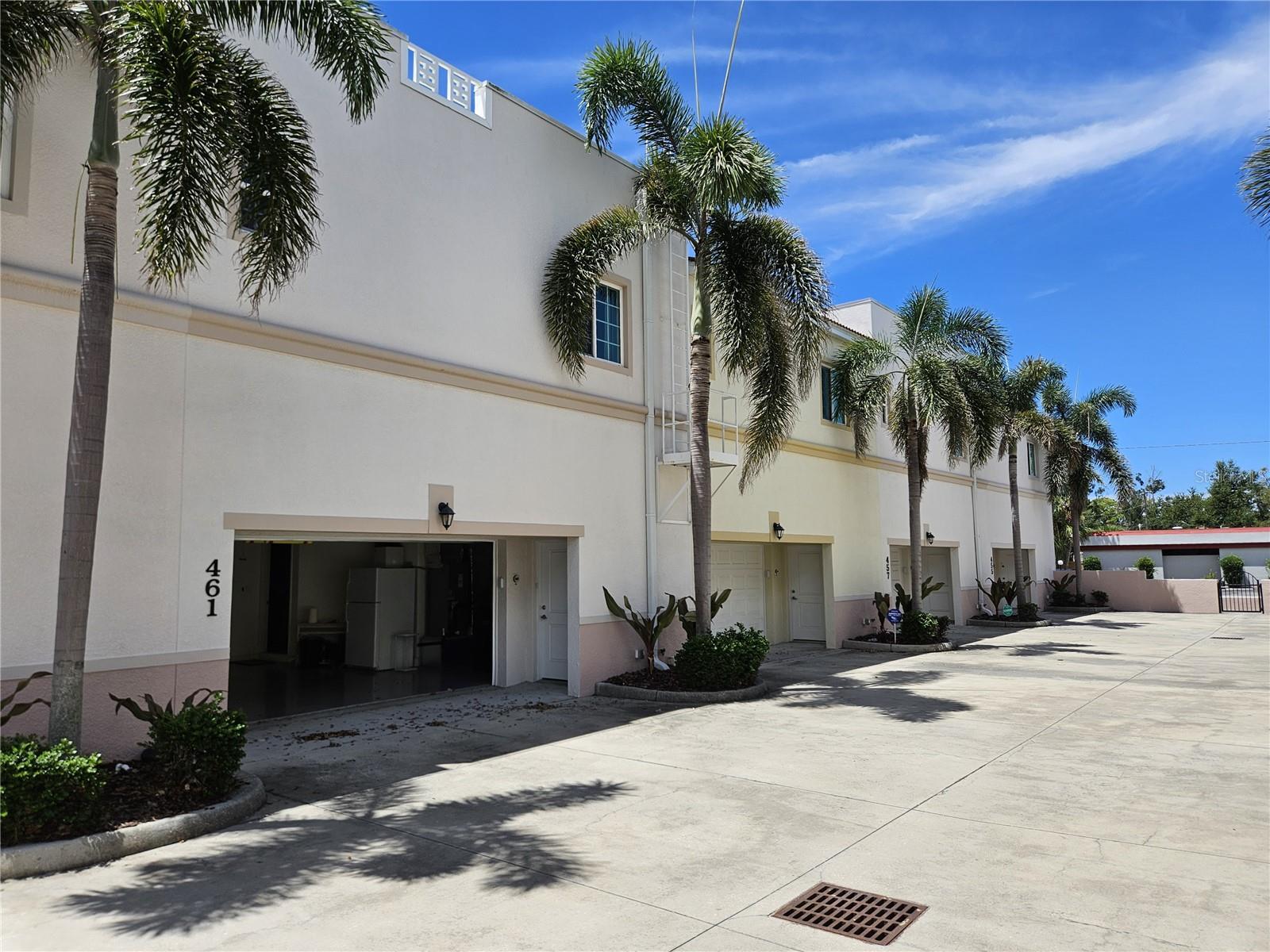 ISLAND COURT VENICE - Residential Lease