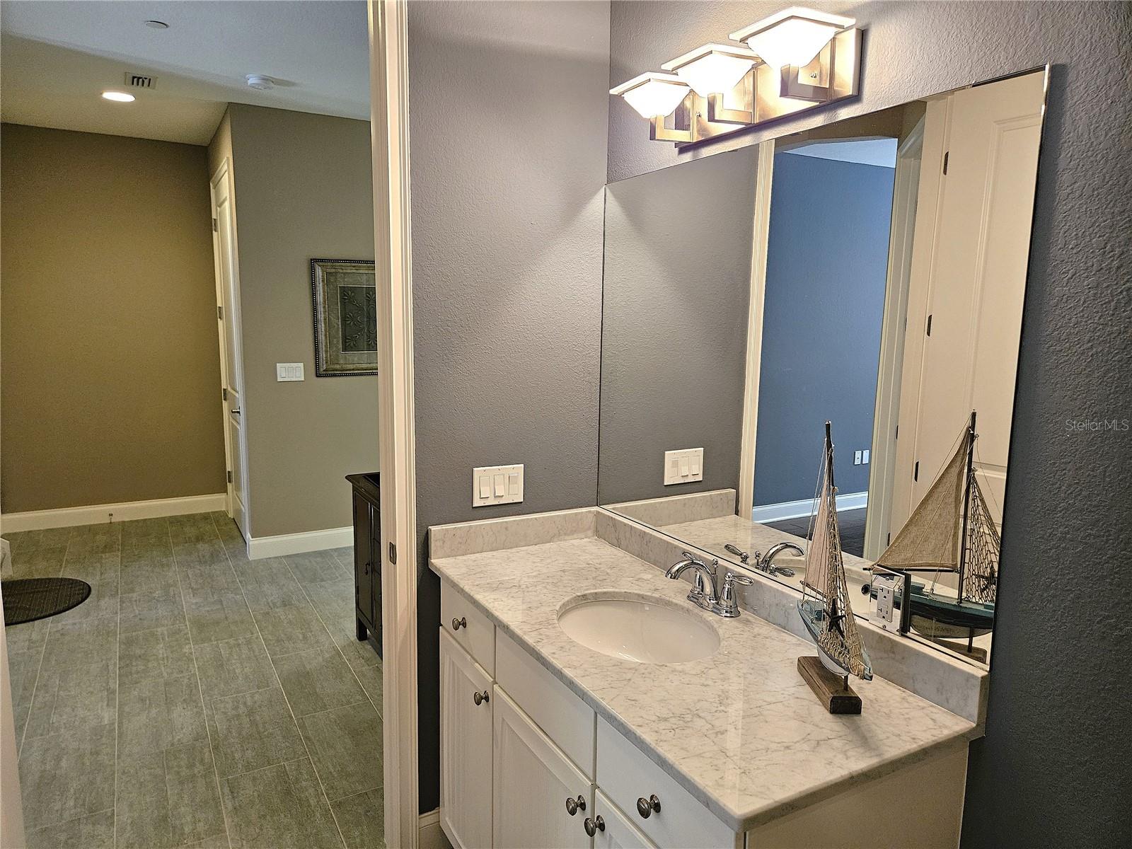 ISLAND COURT VENICE - Residential Lease
