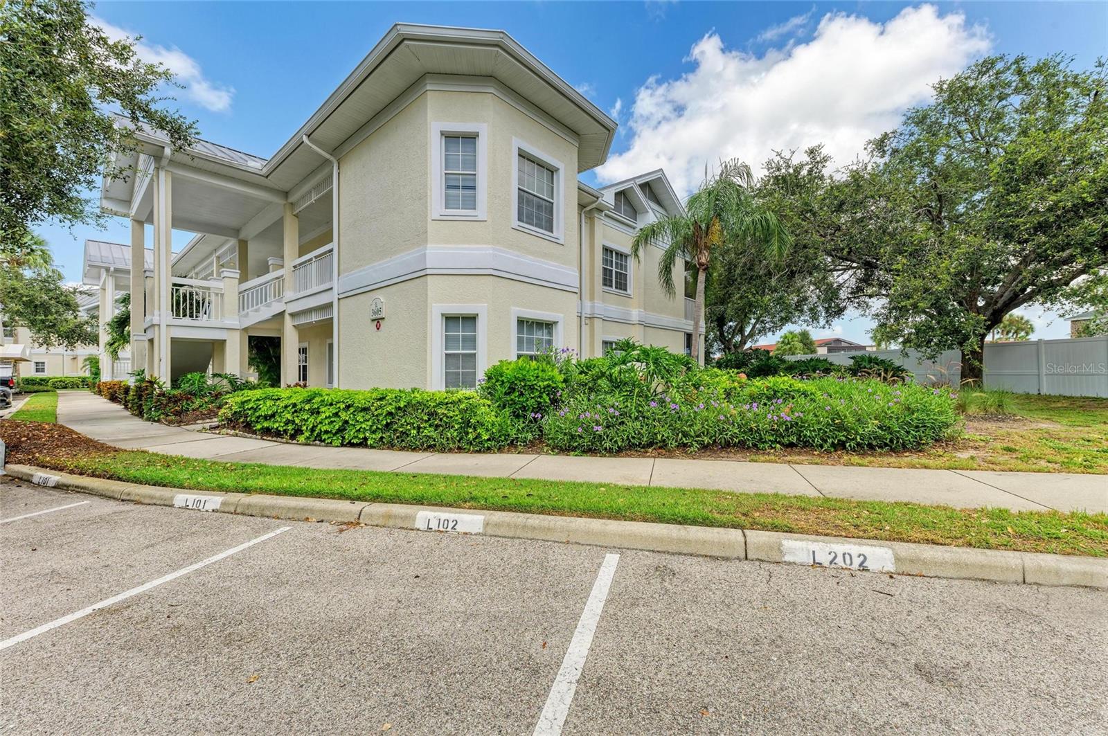 Fully renovated and move-in ready, this first-floor condo at IMG Academy is an exciting opportunity for those seeking modern living in a
renowned community. With its prime location within the international sports complex, residents can enjoy easy access to top-notch amenities
such as tennis courts, pools, restaurants, Spa, and a state-of-the-art exercise facility. The condo itself offers three fully furnished bedrooms, each
designed with comfort in mind. The master suite is a serene retreat featuring a King-sized bed, while the second and third bedrooms provide
cozy quarters with two Twin beds and one Queen-sized bed, respectively. Completing this living space is a spacious living room, perfect for
entertaining or quiet reflection. The modern finishes continue in the dining area, where residents can enjoy meals with a peaceful lake view and
garden backdrop. Smart TVs have been installed in all rooms for added convenience and entertainment. The kitchen, fitted with sleek wood
cabinets and beautiful quartz countertops, is both functional and visually appealing, inspiring culinary creations for even the most discerning of
palates. Two updated bathrooms round out this luxurious living space, ensuring a comfortable and relaxing experience for all residents.
Conveniently situated within the community, this exceptional unit is just steps away from renowned amenities – making it an ideal choice for
those seeking modern comfort and a prime location. Contact us today to schedule a tour and secure your new home at Bollettieri Resort Villas at IMG Academy. Seller financing is available at a 6.5% interest rate with 30% down payment.