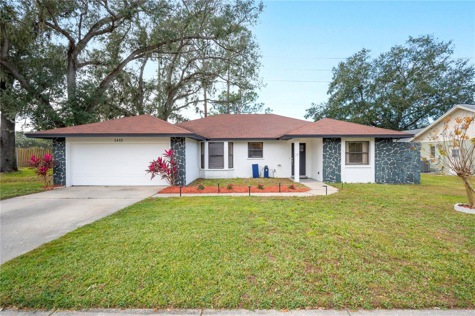 1413 SANDALWOOD DRIVE