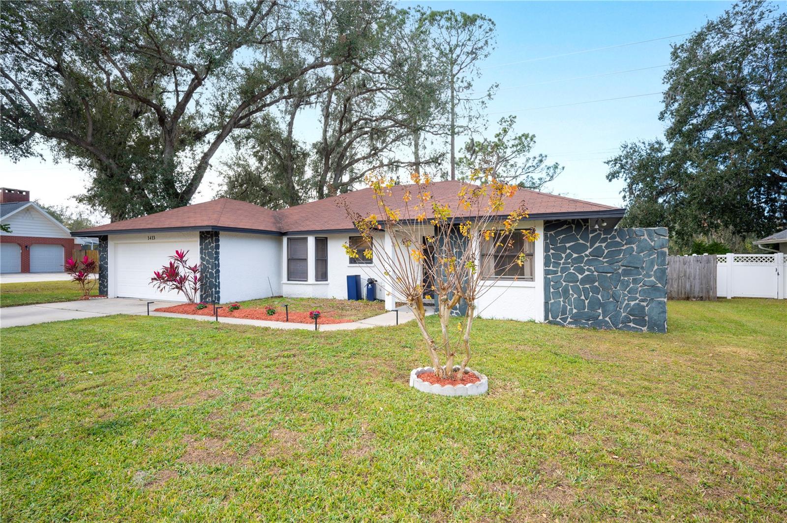 1413 SANDALWOOD DRIVE